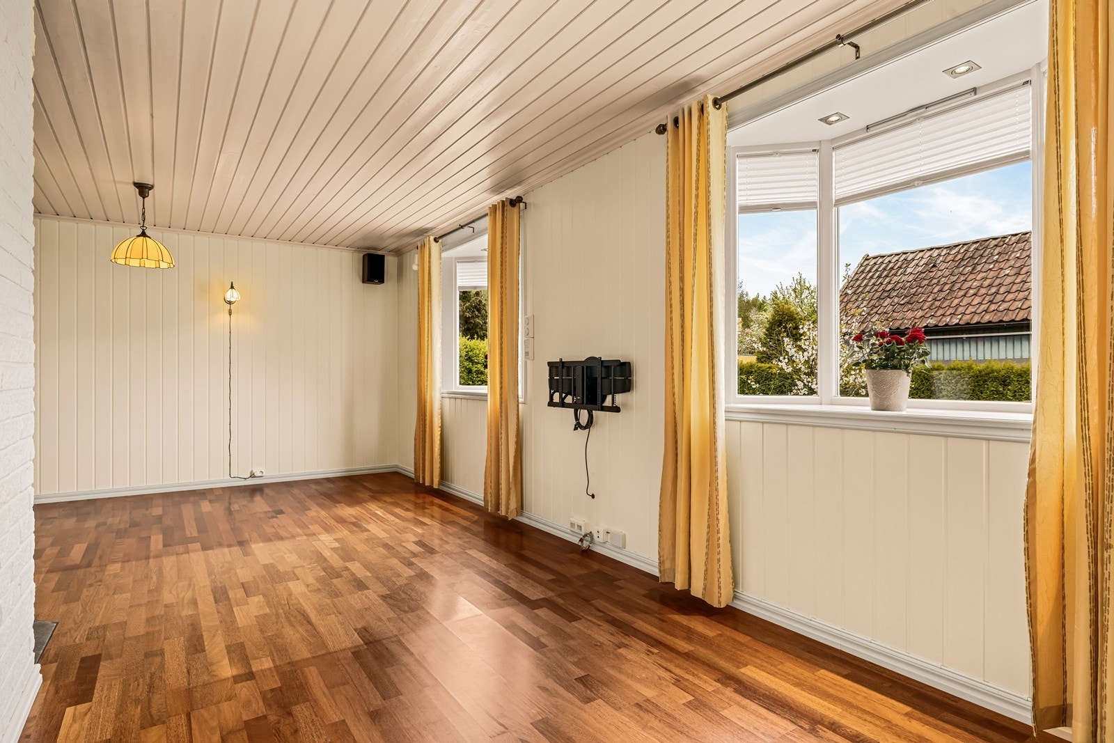 Vinduene i boligen er hovedsakelig skiftet i perioden 2006 til 2014 og har to-lags energiglass. Galleribilde