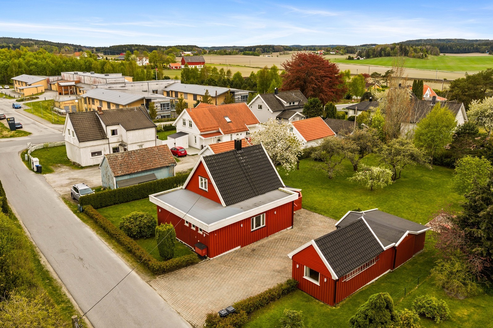Fra Borgen sykehjem, kun ett minutts gange unna, går busslinje 133. Galleribilde