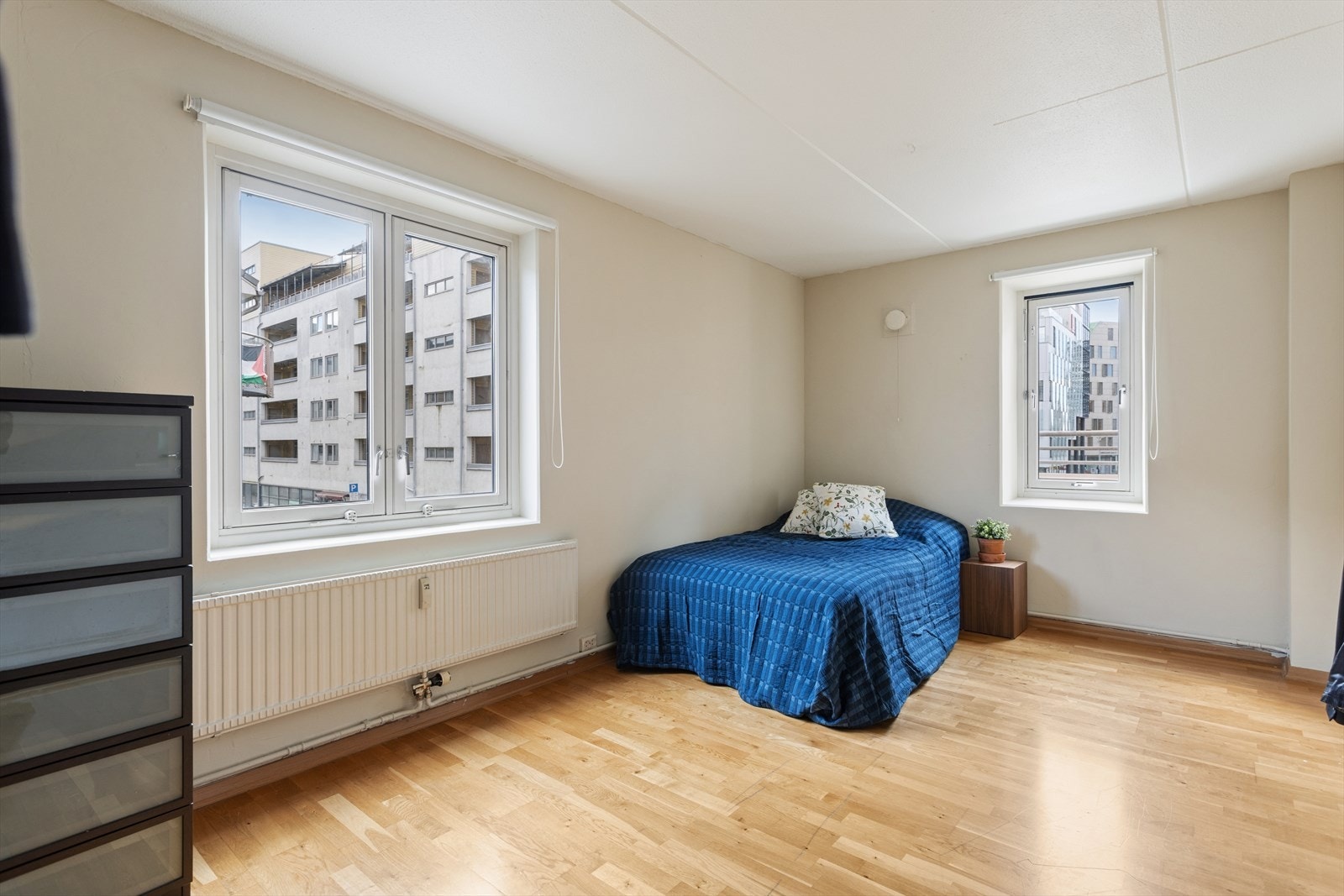 Rommet oppvarmes med radiator, som er den generelle oppvarmingskilden i leiligheten utenom badet. Galleribilde