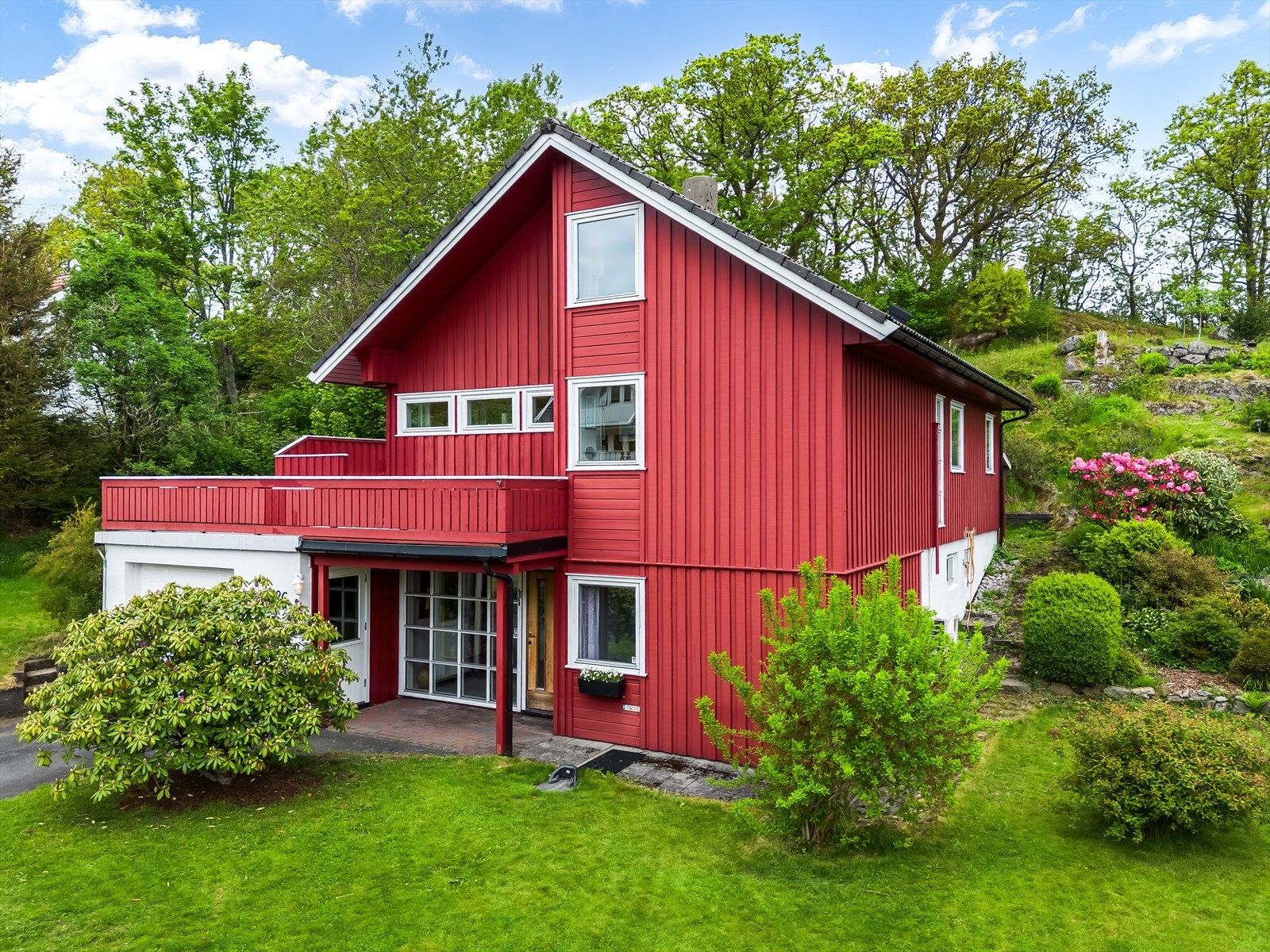 Eiendomsmegler MNEF Anita Cecilie Gabrielsen ønsker velkommen til Bjørkeskaret 26! Galleribilde