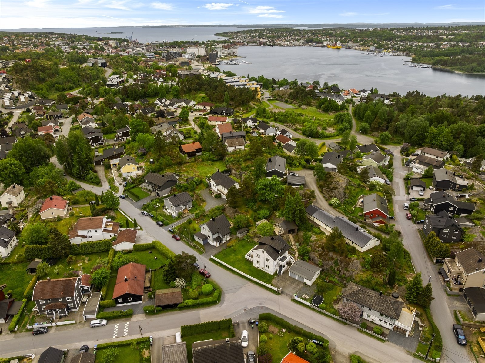 Like i nærheten finner du Rødsåsen, et populært turmål som virkelig viser hva området har å by på. Fra toppen åpenbarer det seg en flott utsikt over Mossesundet, byen og videre sørover mot Oslofjorden Galleribilde
