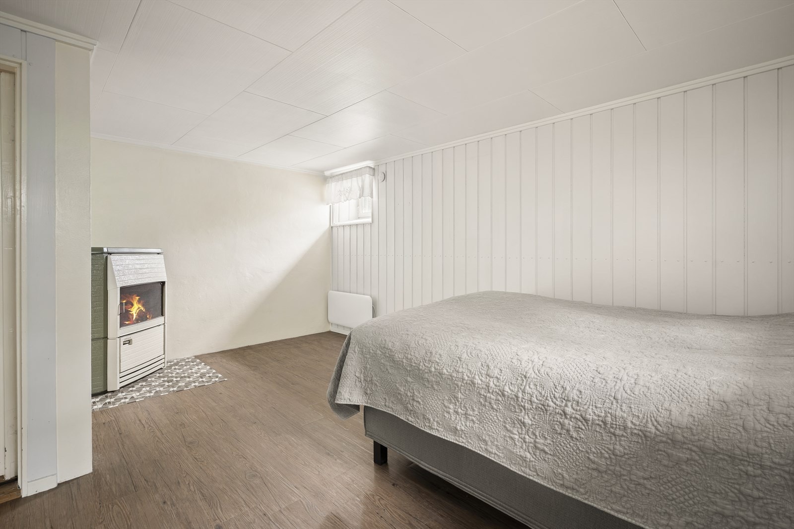 Det er peis i alle etasjer av boligen. Galleribilde
