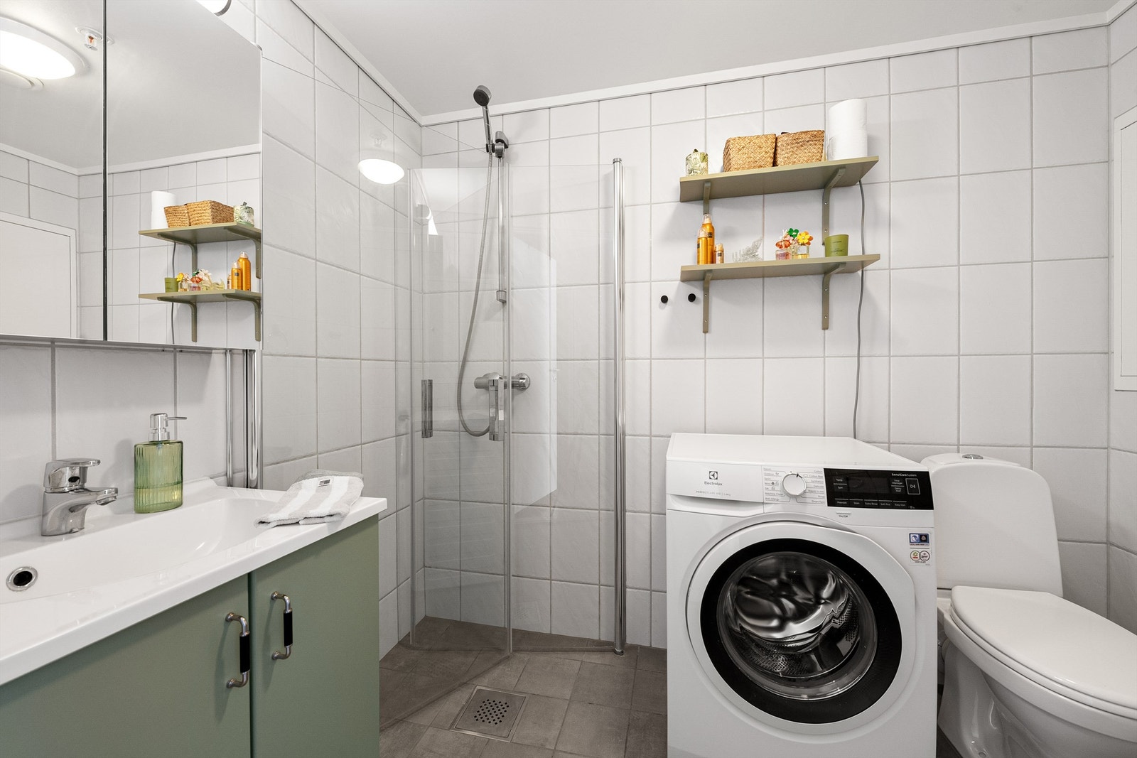 Badet har elektrisk gulvvarme for økt komfort. Galleribilde