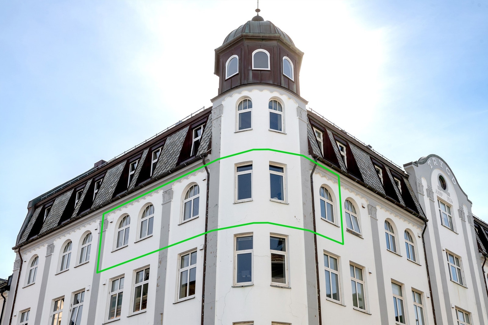 Hjørneleilighet i en bygård som ble oppgradert i 2007/2008. Oppvarming og varmtvann fra fjernvarme er inkludert i fellesutgiftene.
Foto: Stian Wiik Galleribilde