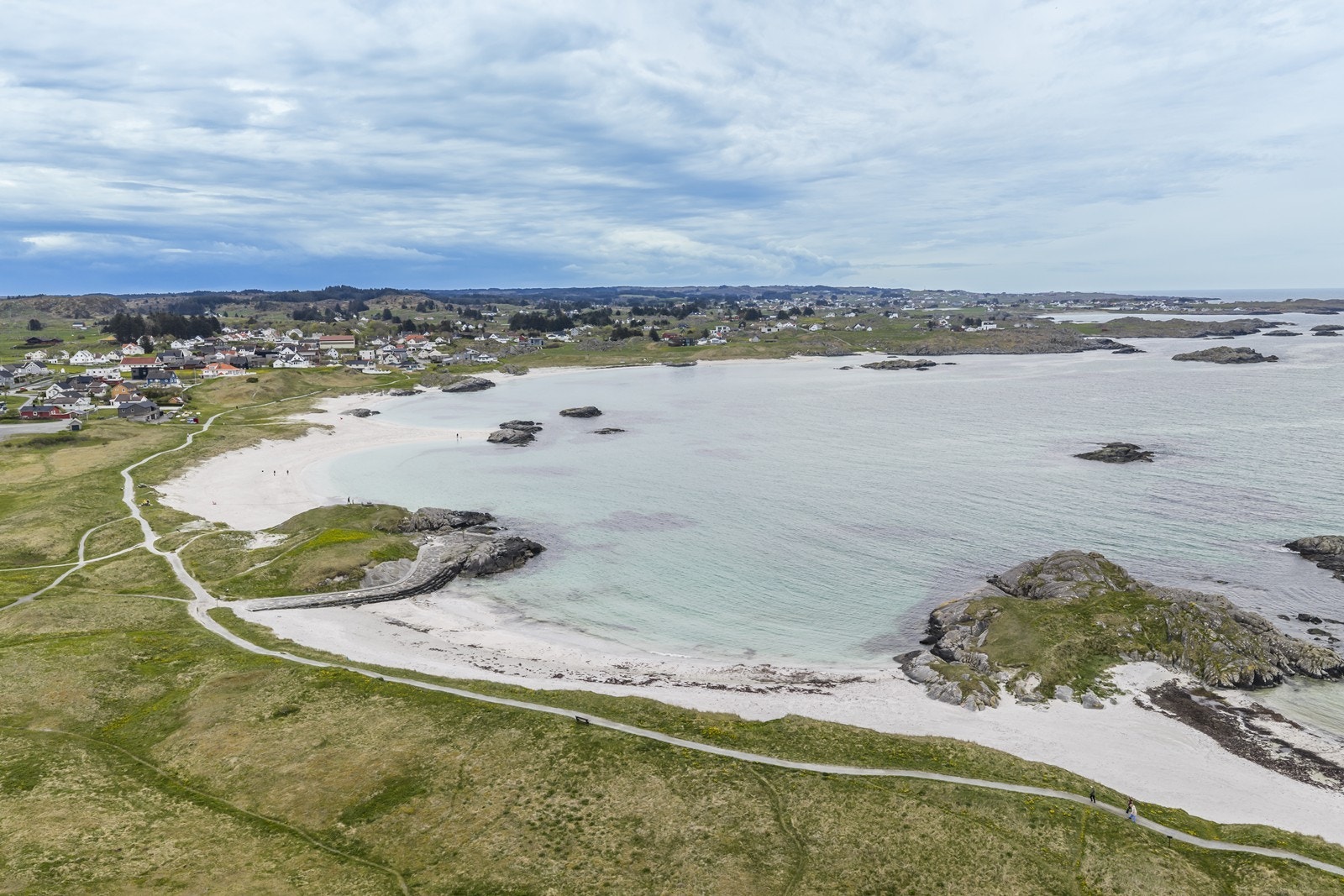 Attraktiv og svært populær beliggenhet like ved Åkrasanden - kåret til Norges flotteste sandstrand i 2014 Galleribilde