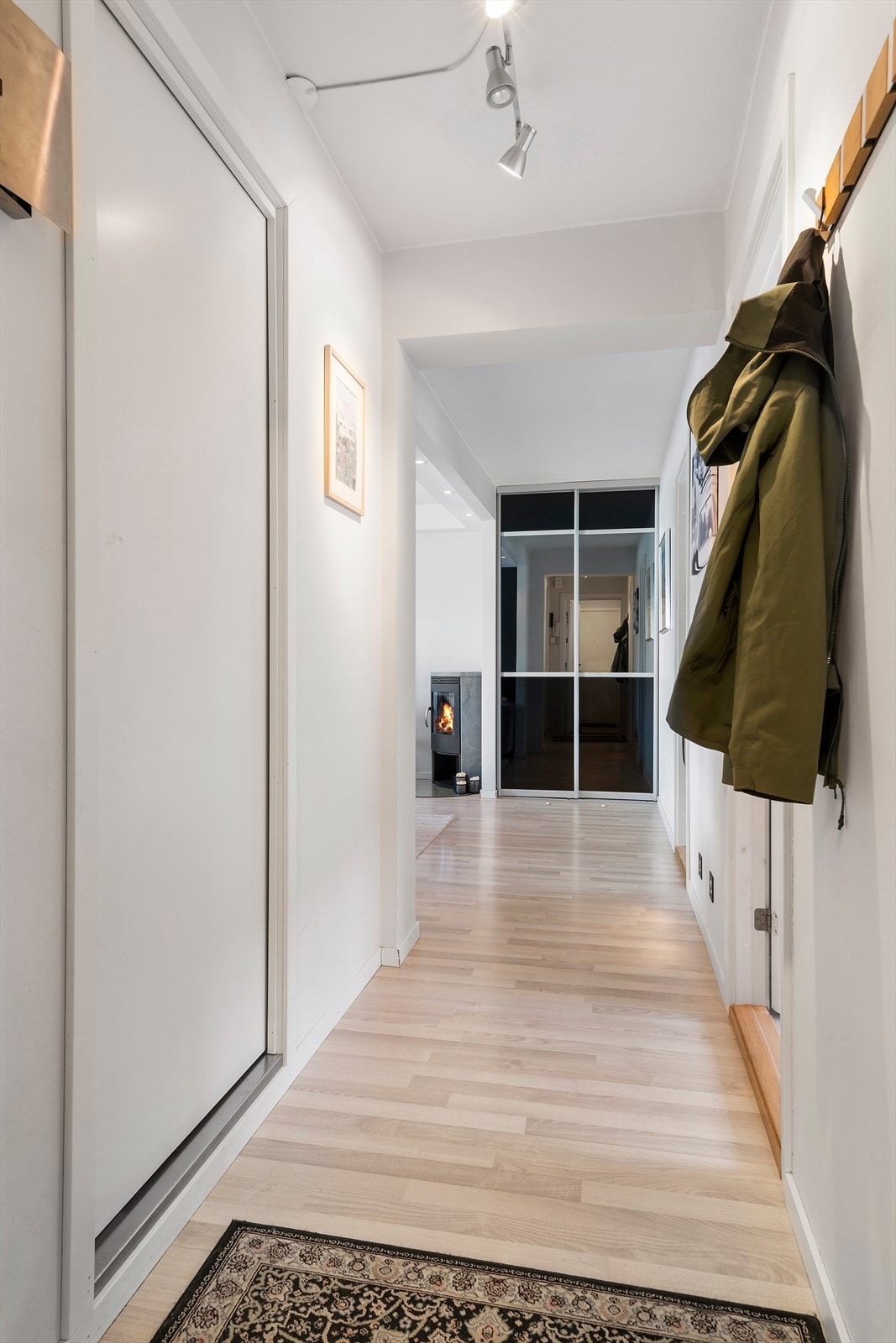 I det du kommer inn blir du møtt av en lys entré. Galleribilde
