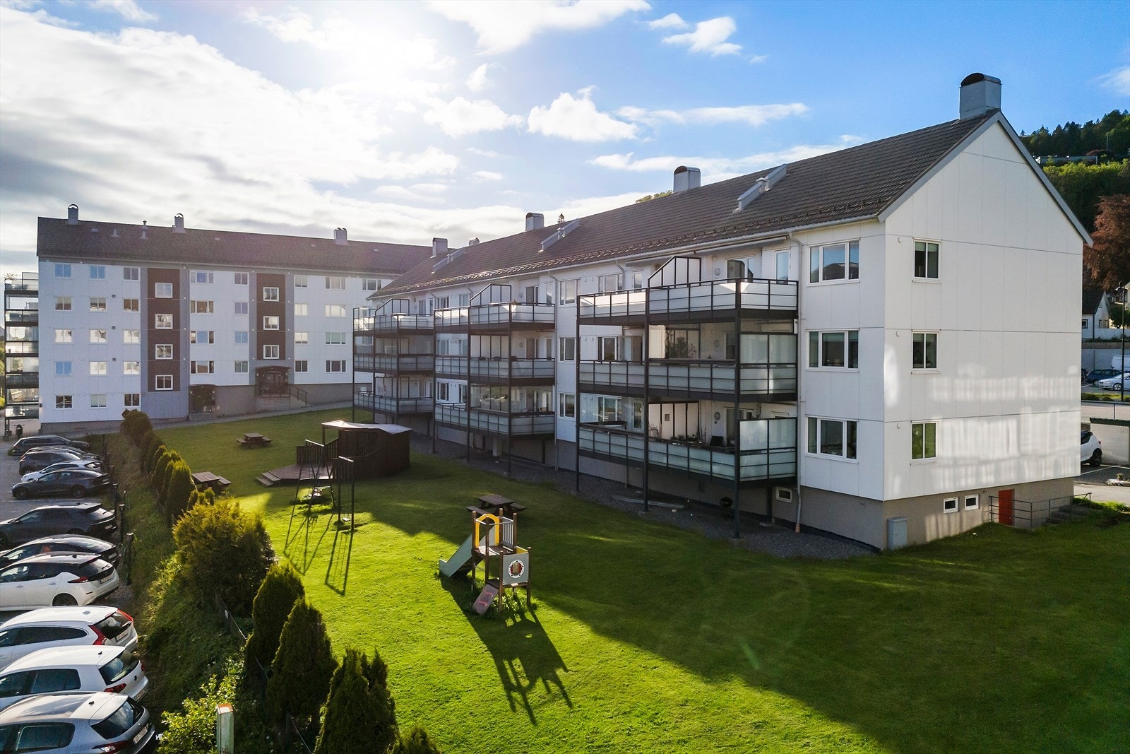 Dette er en superflott 3-roms i et populært og veldrevet borettslag i Nørvegata. Leiligheten ligger i øverste boligetasje. Galleribilde