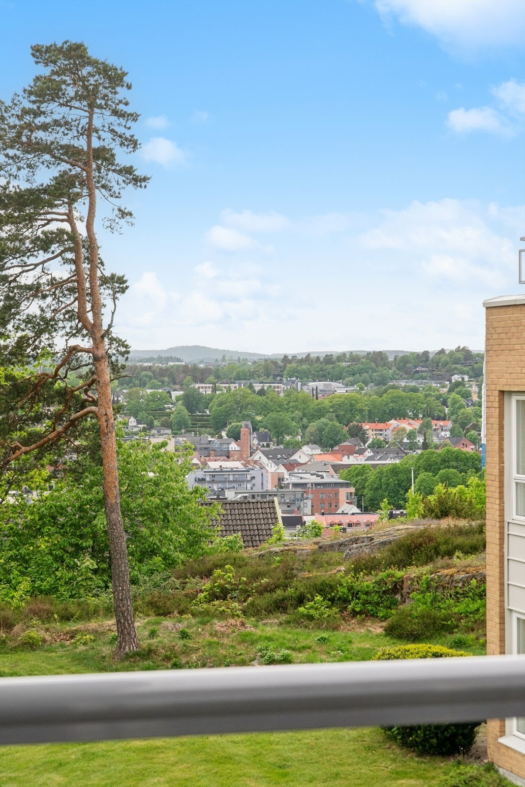 Utsikt over nærområdet fra leiligheten. Galleribilde