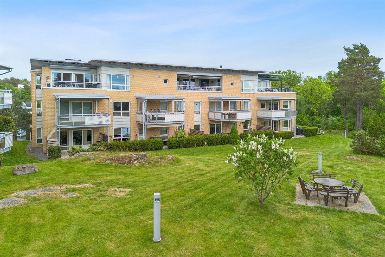 Sameiet Preståsen Park II består av 23 boligseksjoner og har velholdte fellesarealer. Galleribilde