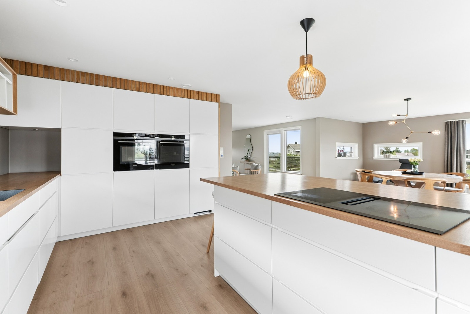 Tidløst og moderne kjøkken. Galleribilde