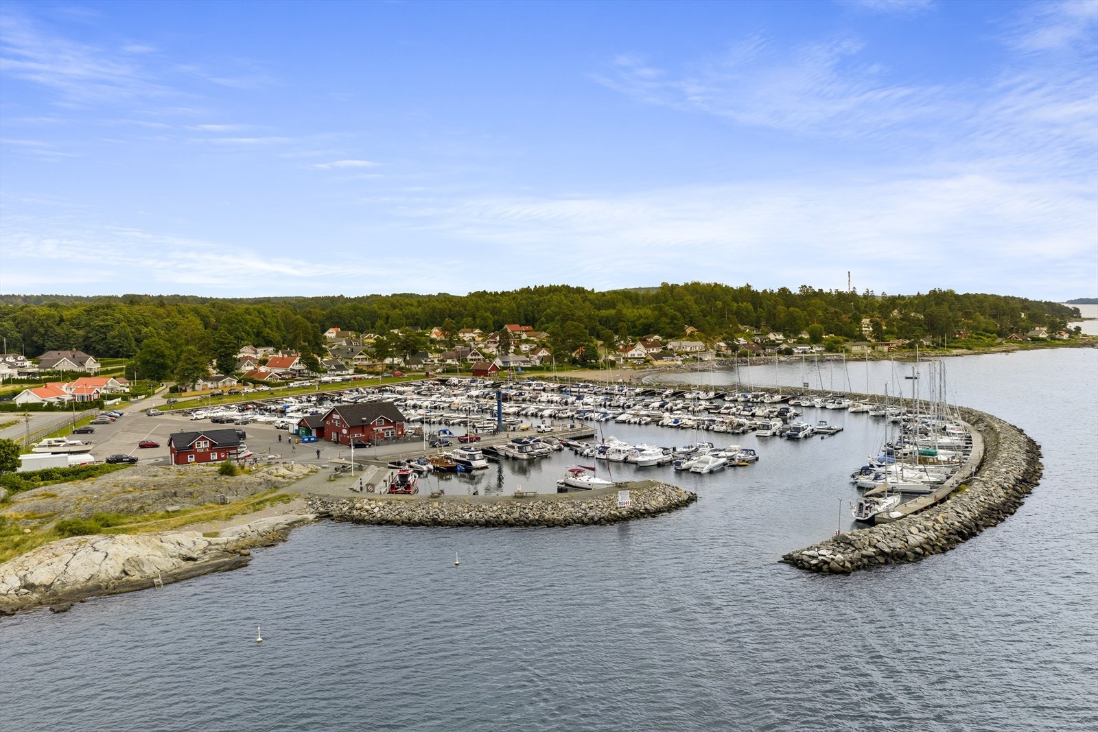 For de som er glad i båtlivet, er båthavna på Fuglevik bare noen kilometer unna. Galleribilde