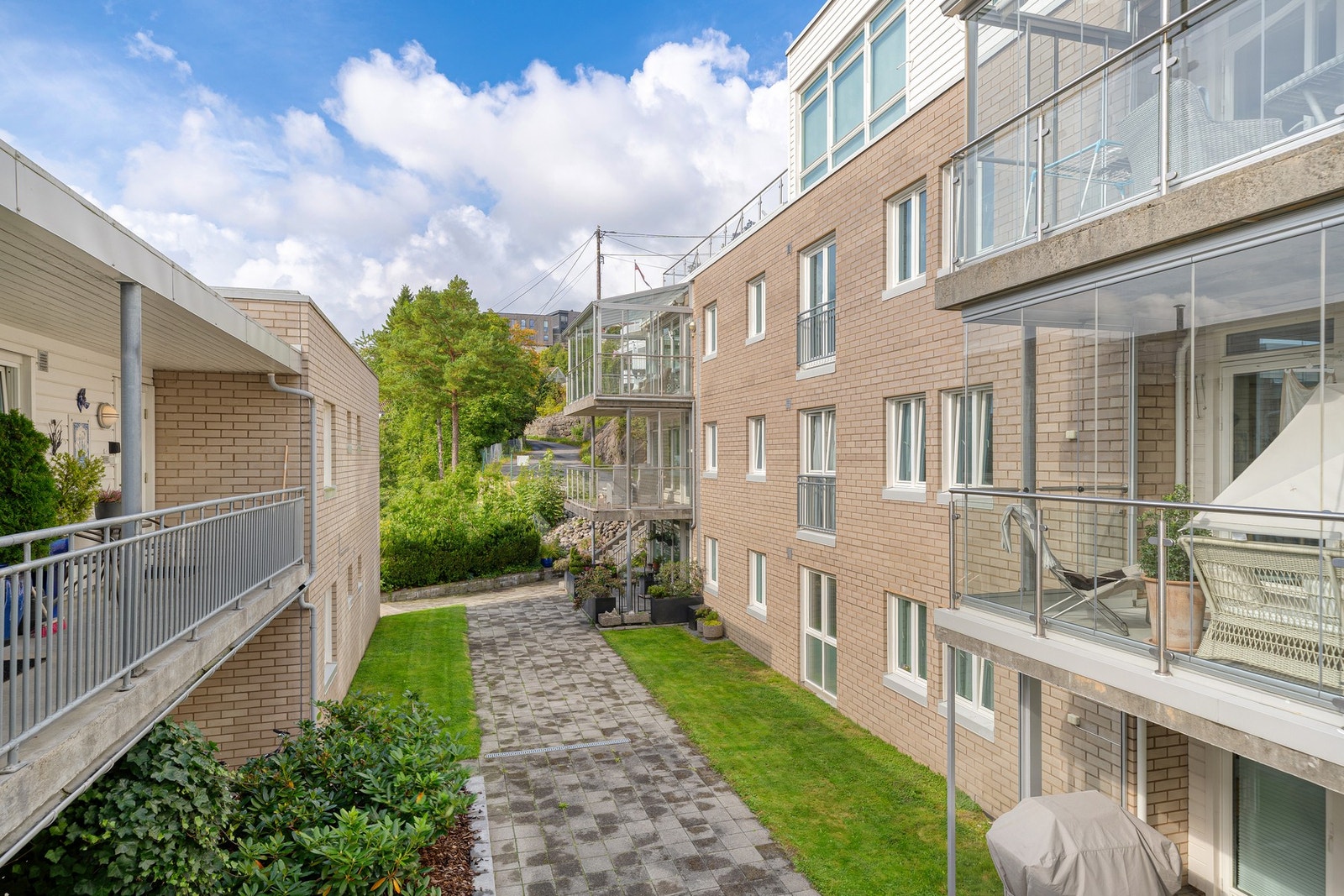 Fellesarealer og gangadkomst ved bygget. Galleribilde