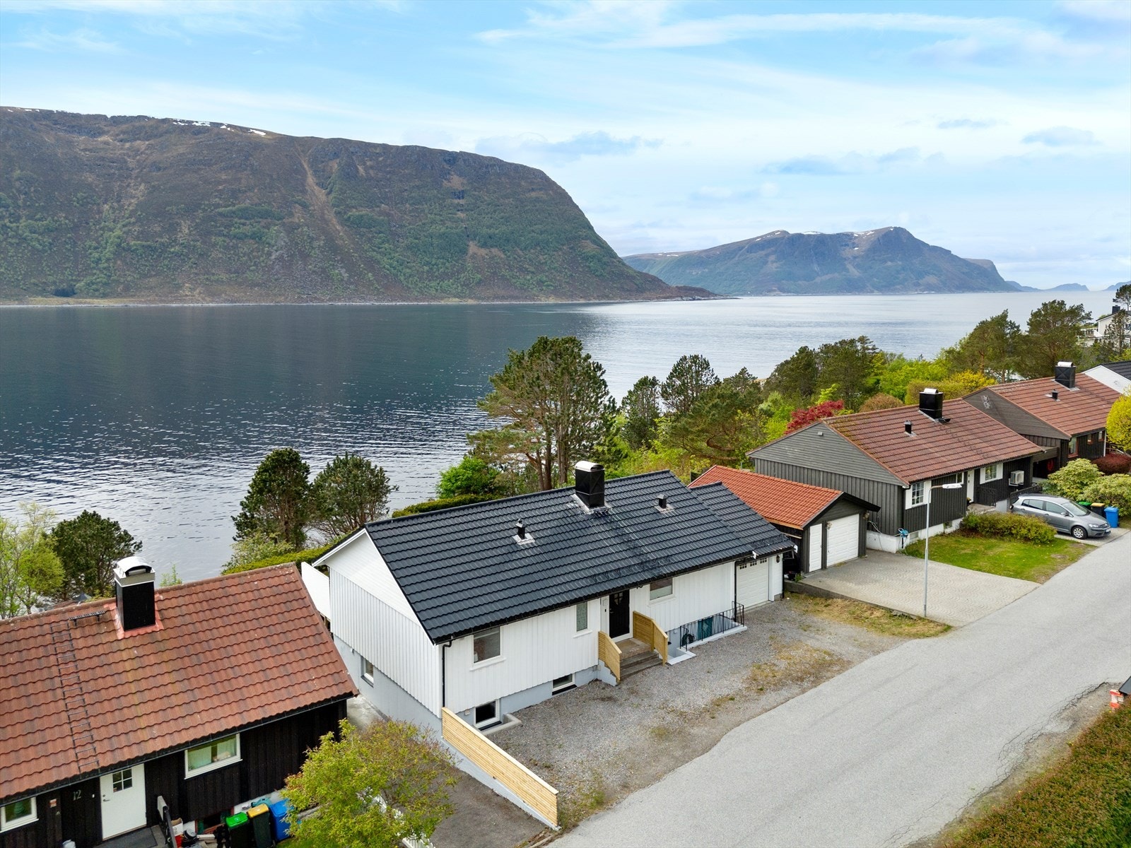 Boligen har rikelig med plass til parkering Galleribilde