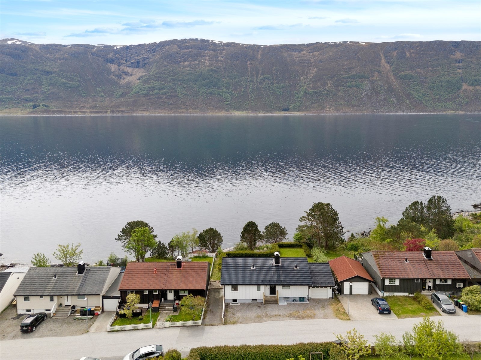 Dronebilde av eiendommen og nærområdet Galleribilde