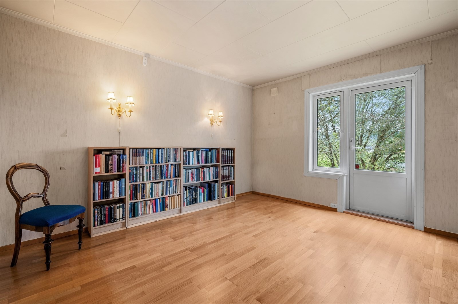 Boligens stue strekker seg over hele 17 m². Galleribilde