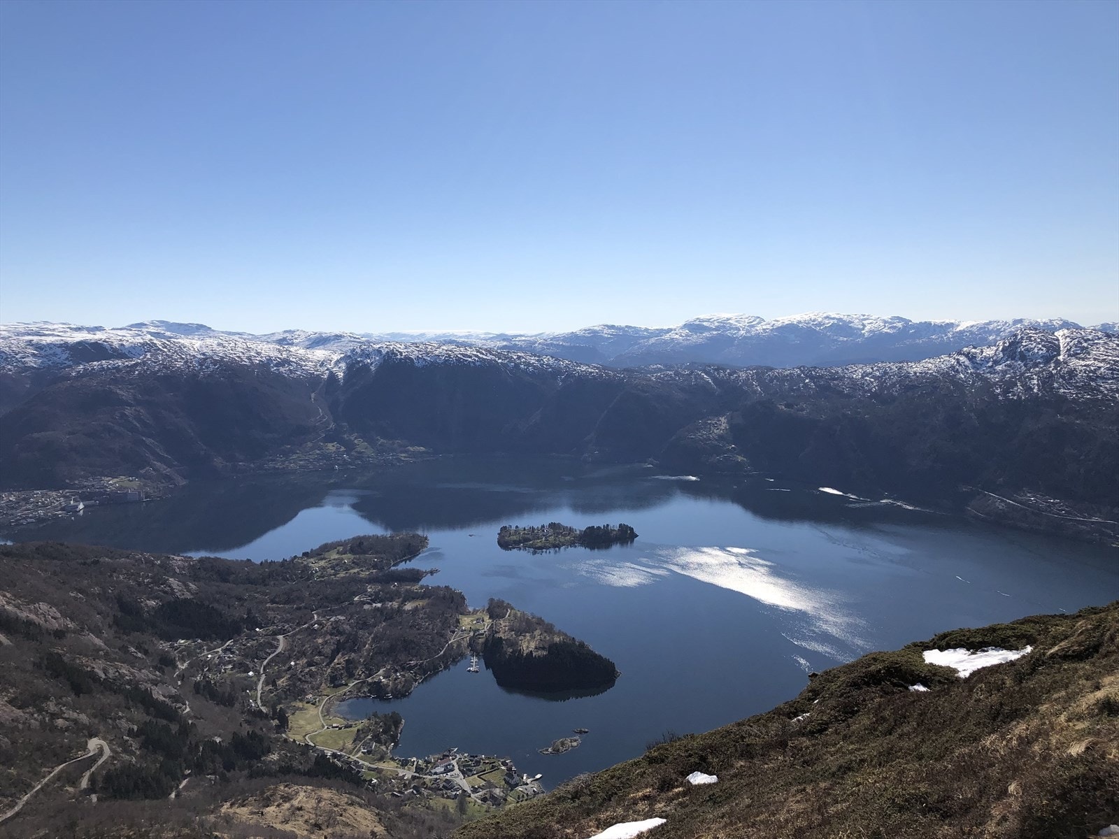 Nydelige Bruvik sett fra kammen før Bruviknipa. Galleribilde