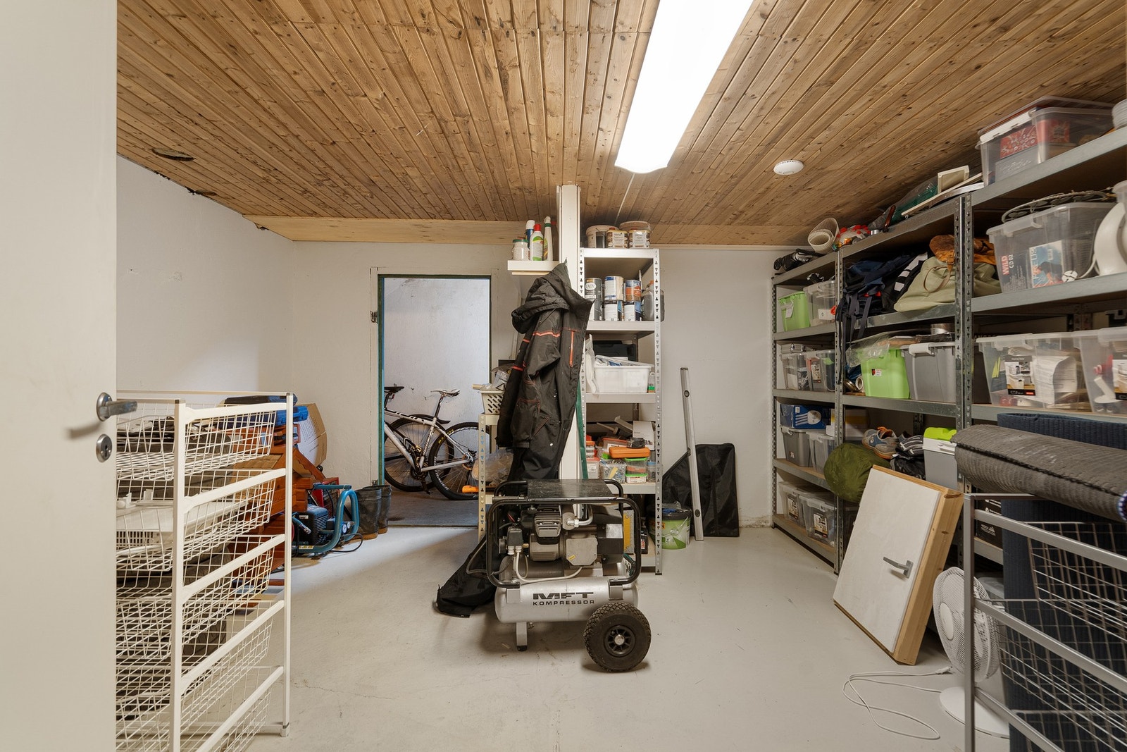 Stor og god sportsbod i kjelleren Galleribilde