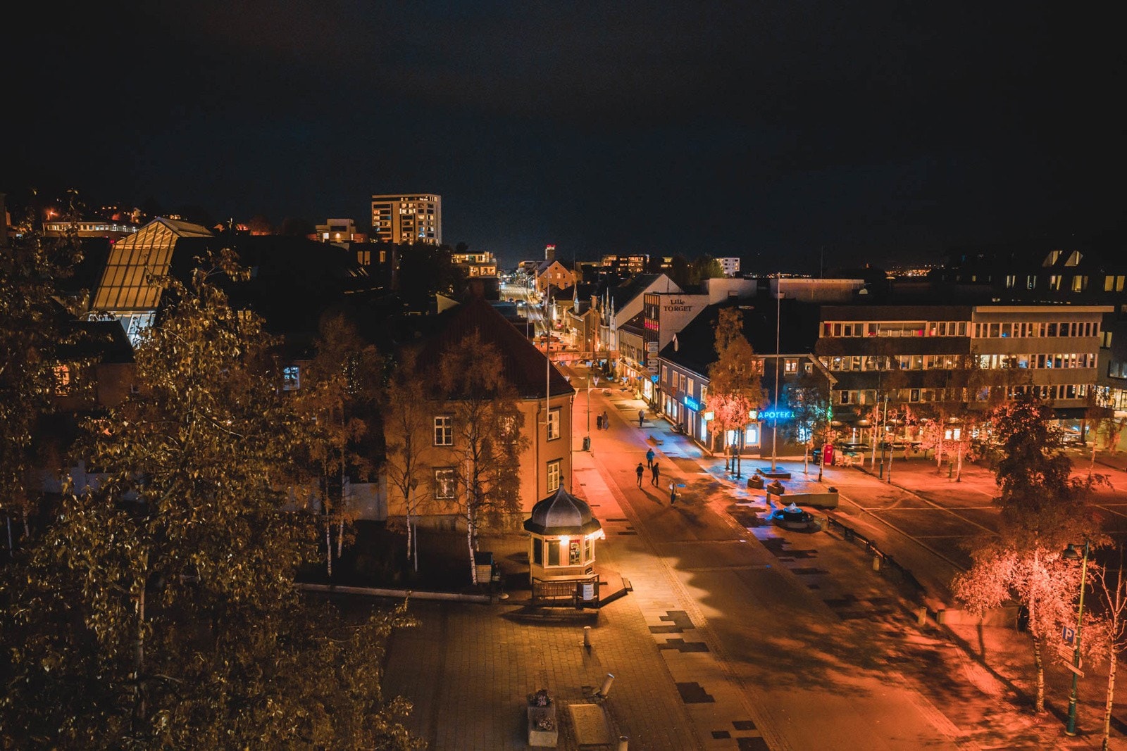 Storgata 92 ligger i hjertet av Tromsø sentrum i de 2 øverste etasjene i bygget