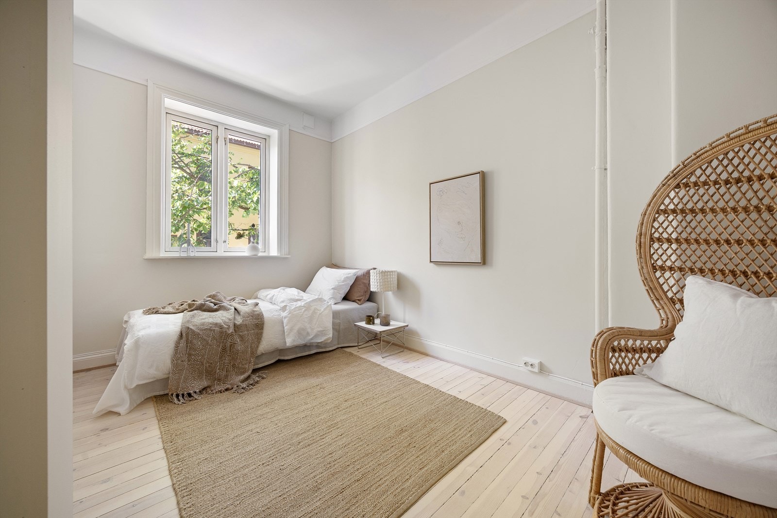 Soverom 2 er også av god størrelse og har god plass til dobbeltseng og garderobeskap. Galleribilde