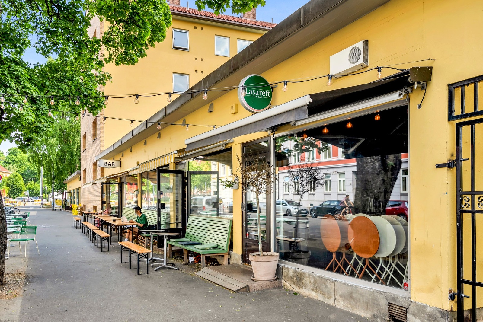 Kort vei til bl.a Brun Larsen og Lasarett, i tillegg til flere serveringssteder og nisjebutikker. Galleribilde