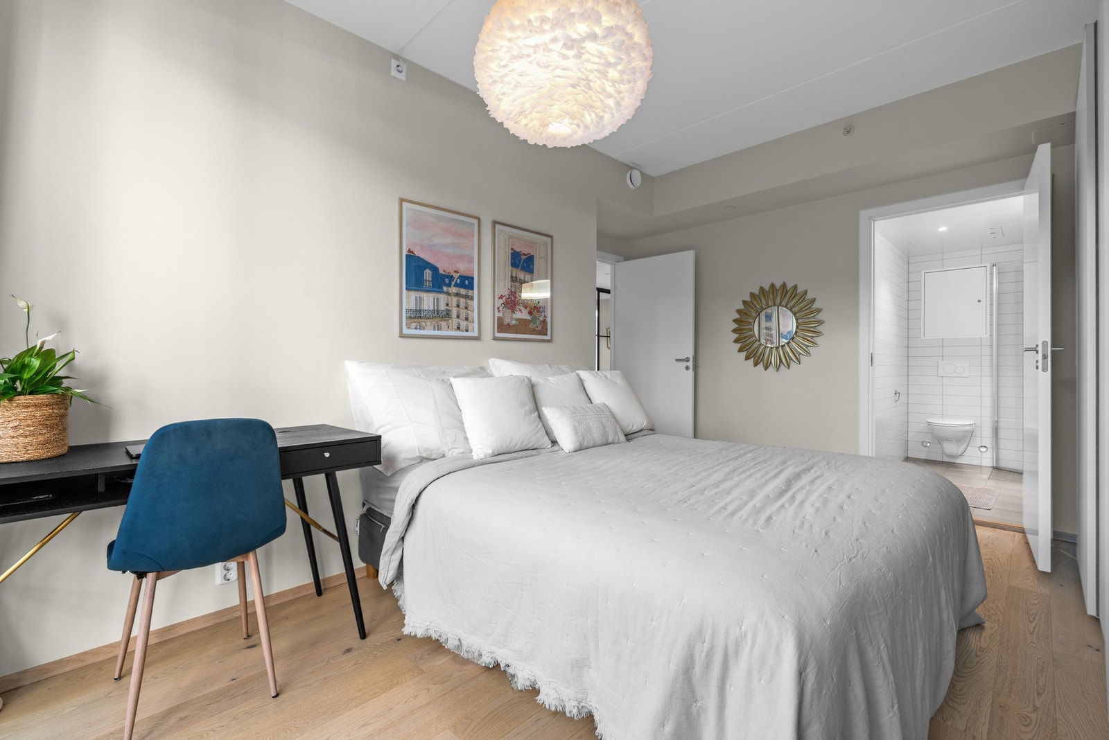 Rommet har direkte tilgang til eget baderom. Galleribilde