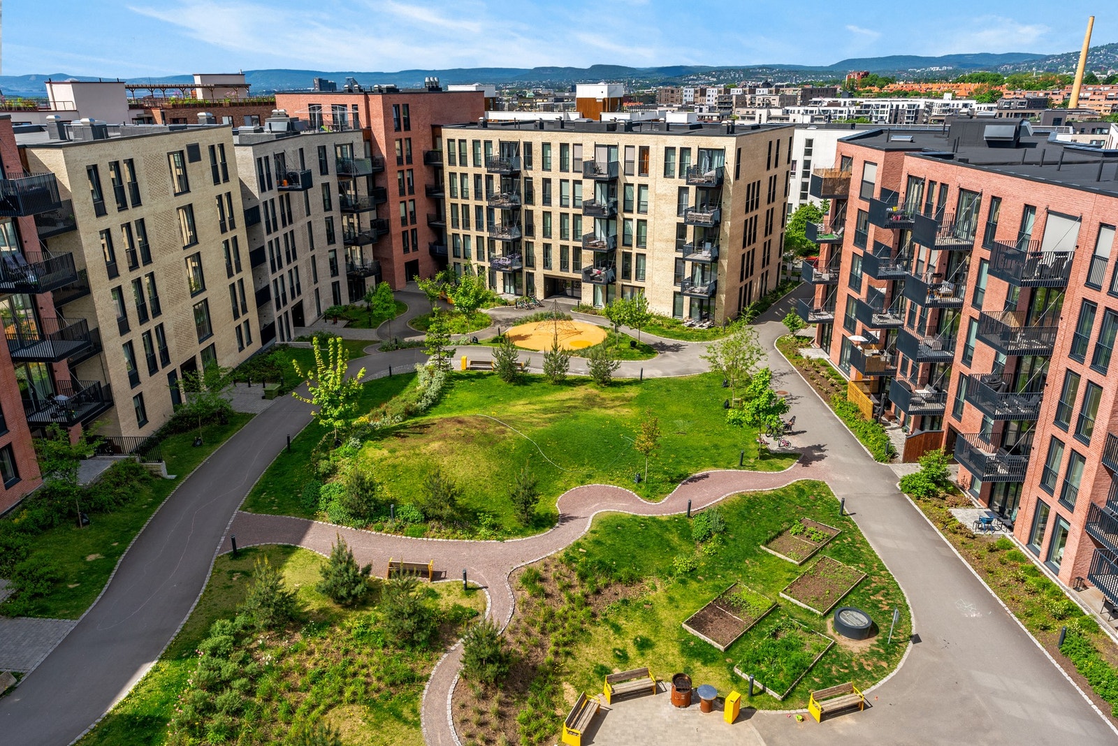Fra takterrassen er det utsyn over felles bakgård. Galleribilde
