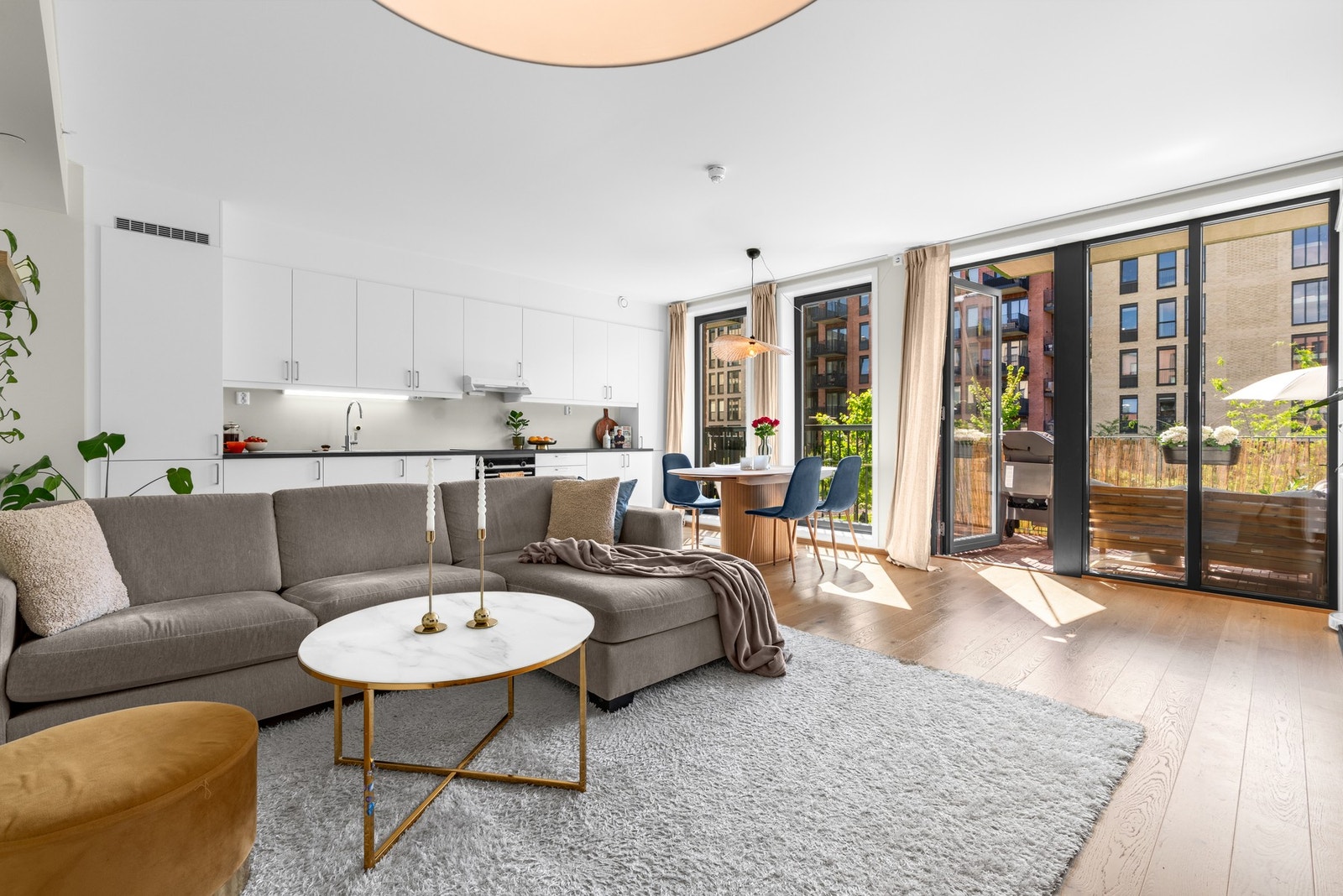 Vannbåren gulvvarme og balansert ventilasjon sørger for et behagelig inneklima året rundt. Galleribilde