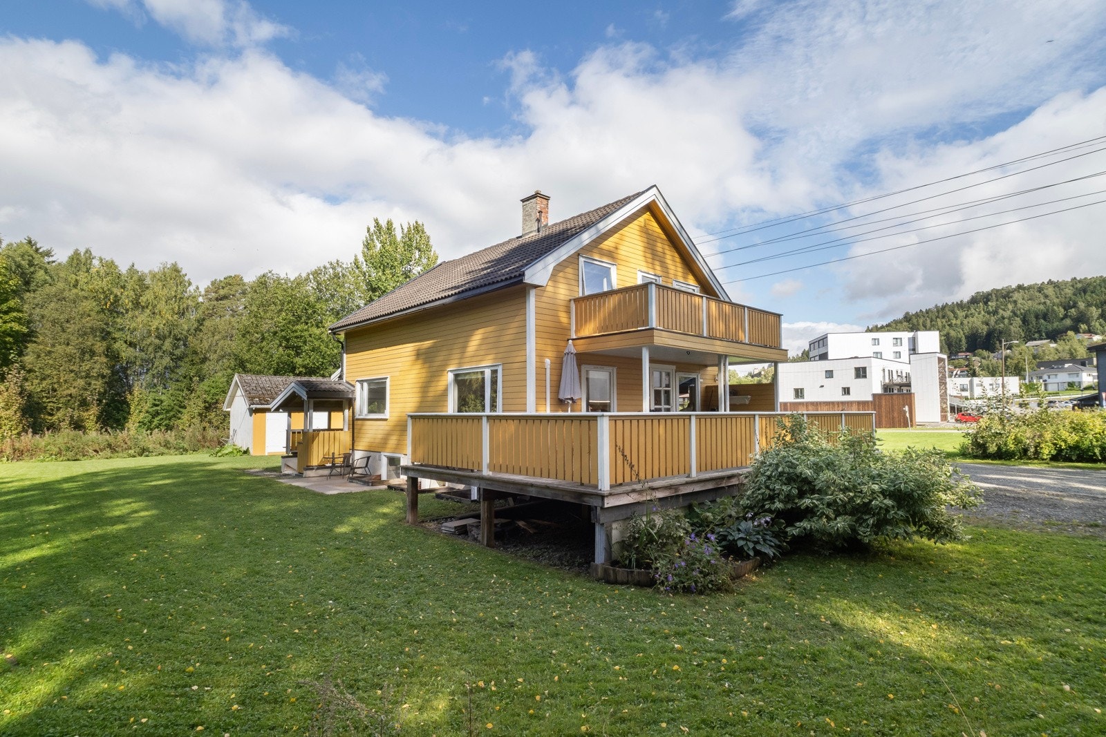 Det er kort vei til flotte turområder og rekreasjonsmuligheter, både langs Mjøsa og i nærliggende skogsterreng Galleribilde