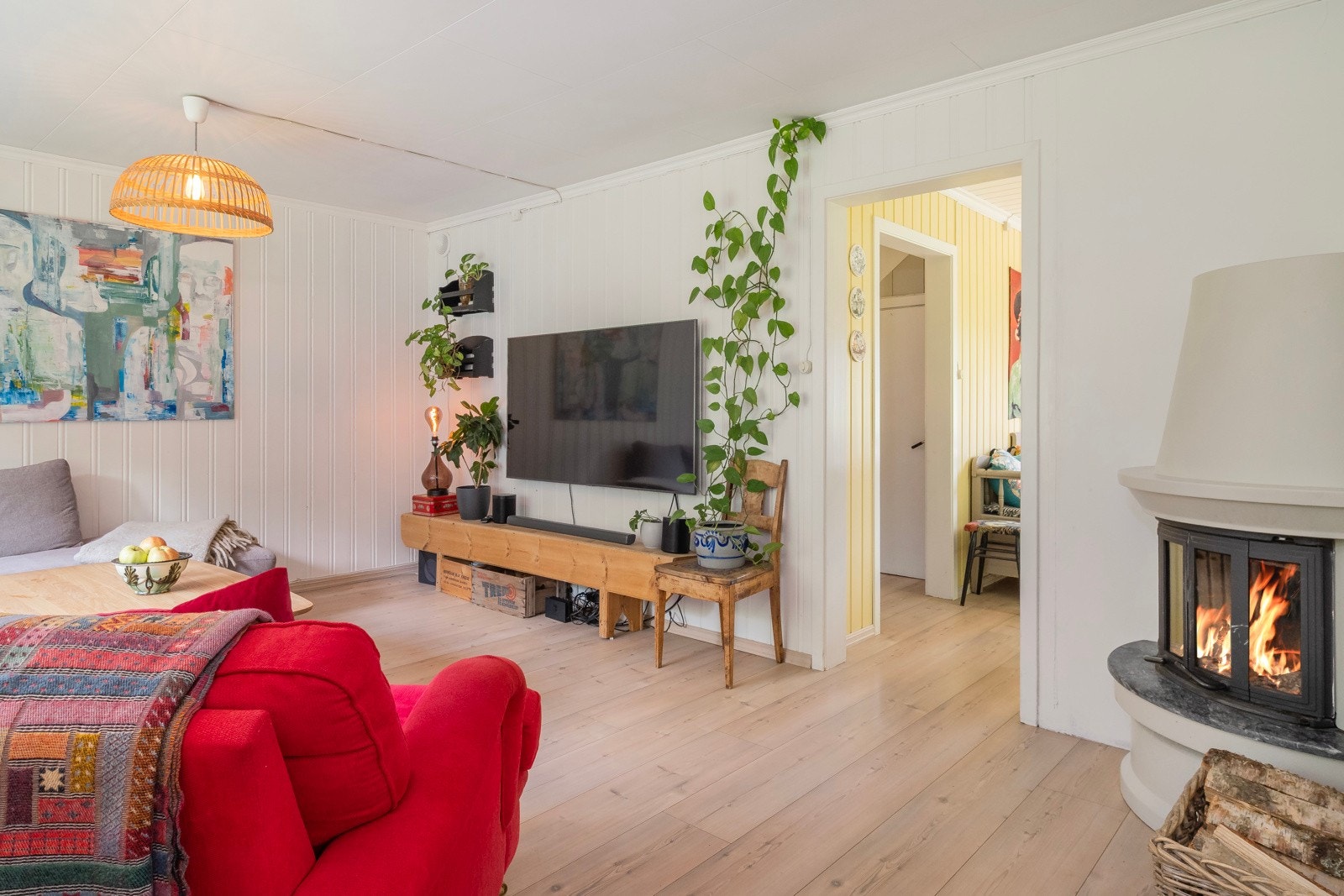 Stue i 2 deler som byr på ulike måter for innredning. Galleribilde