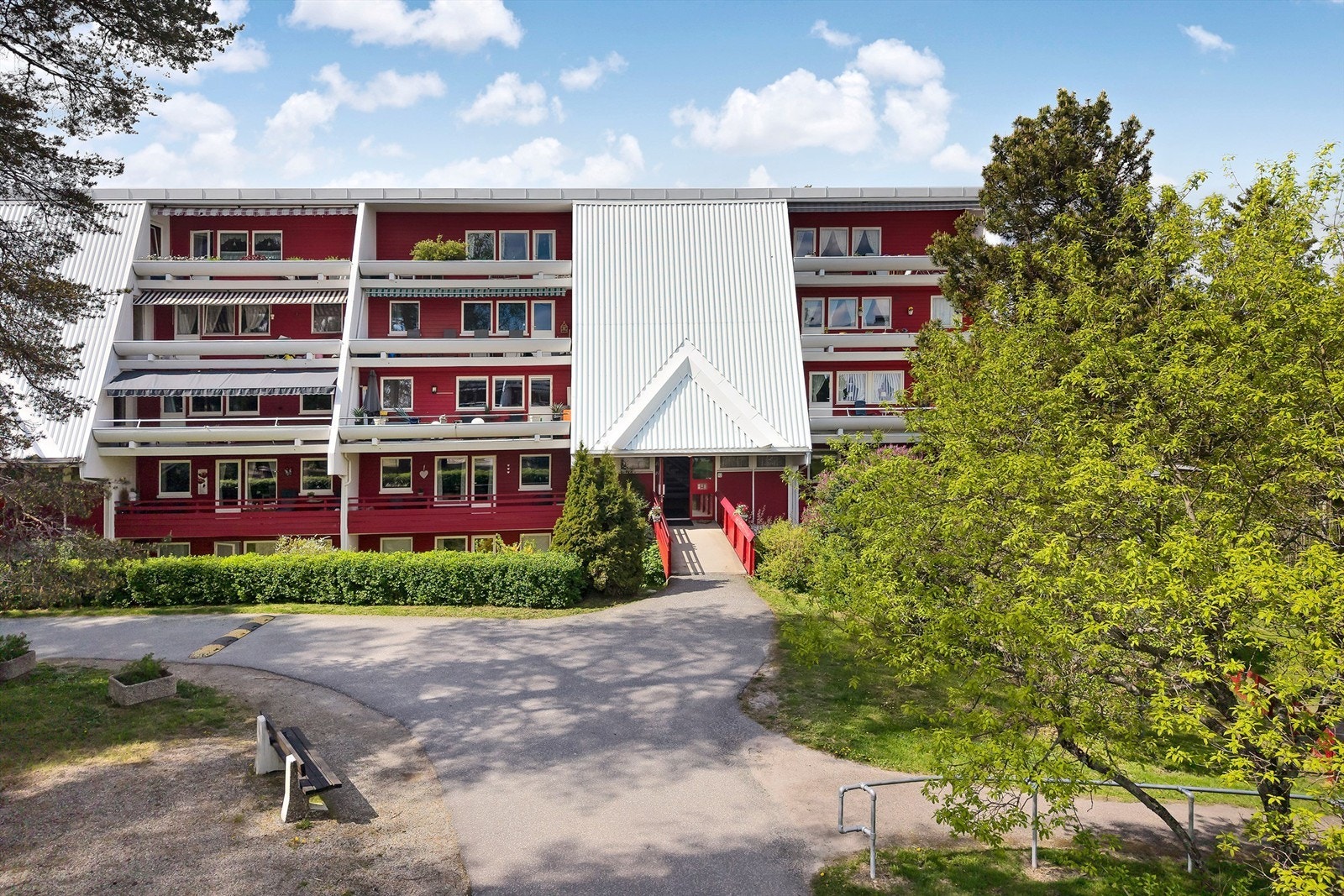 Vaktmestertjeneste, gjenvinningsstasjon og rikelig med gjesteparkering Galleribilde
