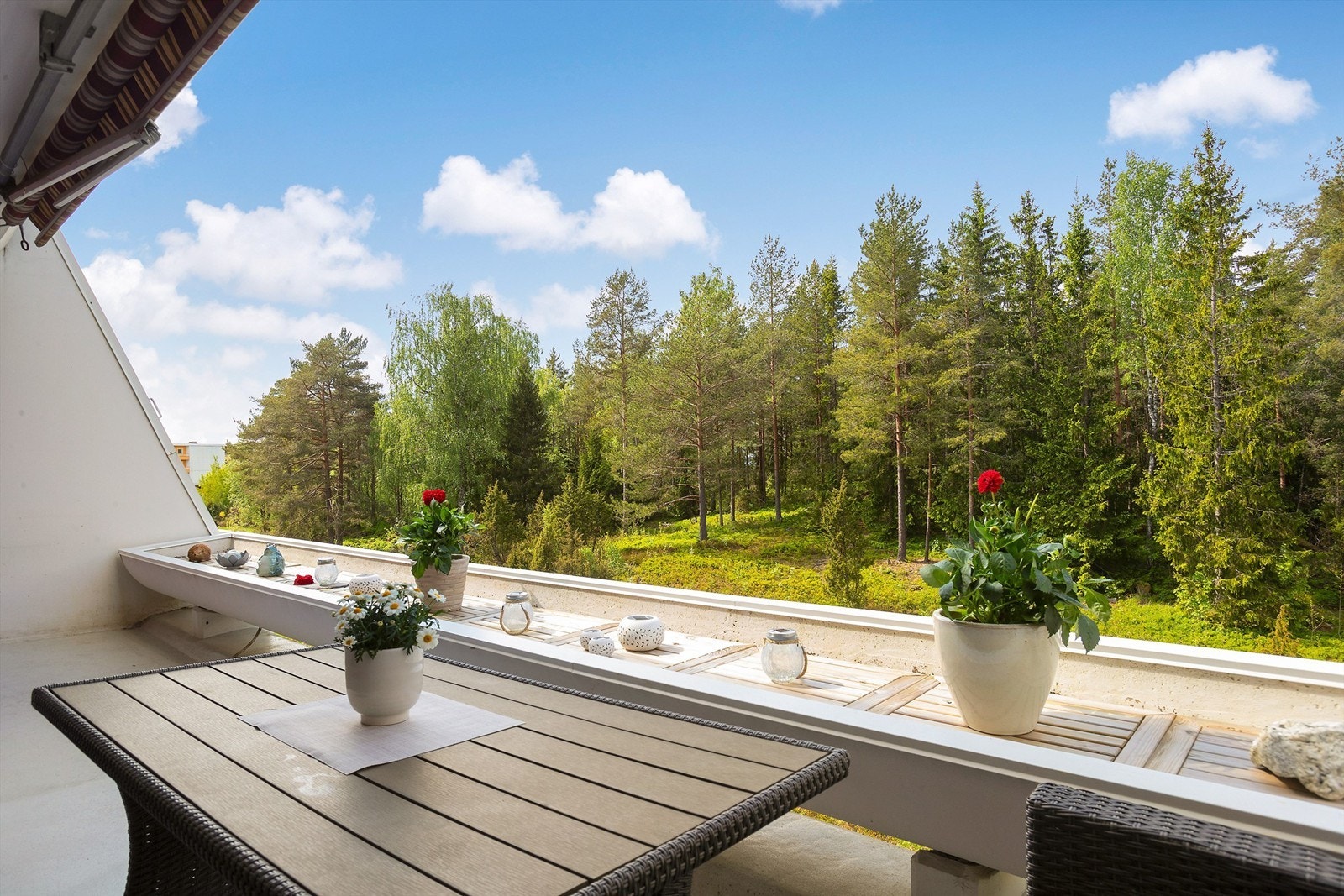 Lys og romslig selveierleilighet, beliggende i et veletablert og populært boligområde på Langhus Galleribilde