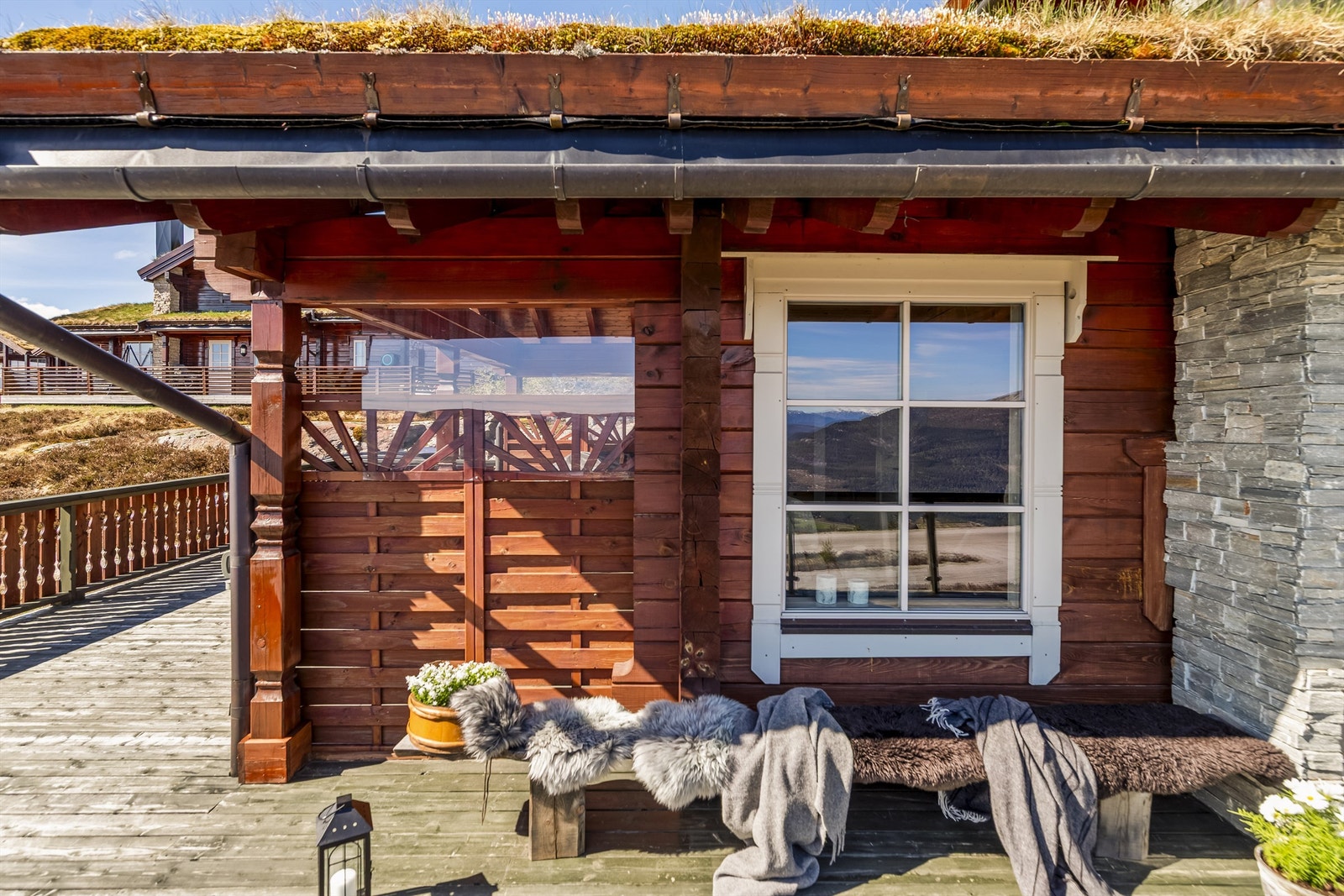 En lun og skjermet krok på terrassen. Galleribilde