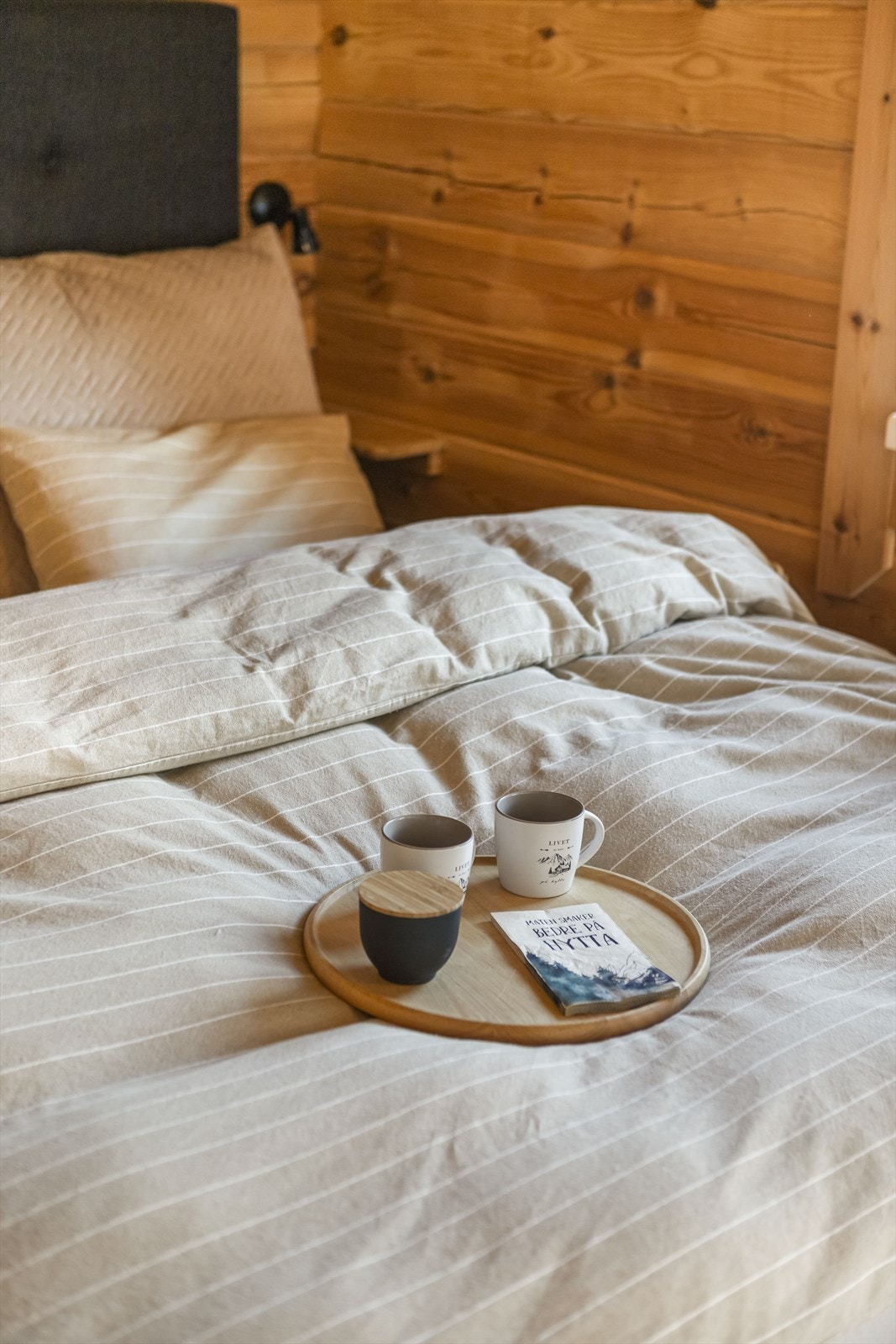 Detaljer fra et av soverommene. Galleribilde
