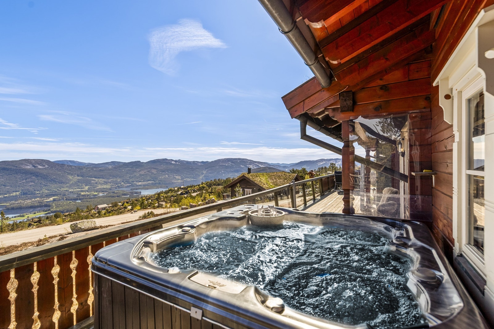 Boblebadet på terrassen medfølger handelen og er perfekt for å nyte utsikten og stjernehimmelen. Galleribilde