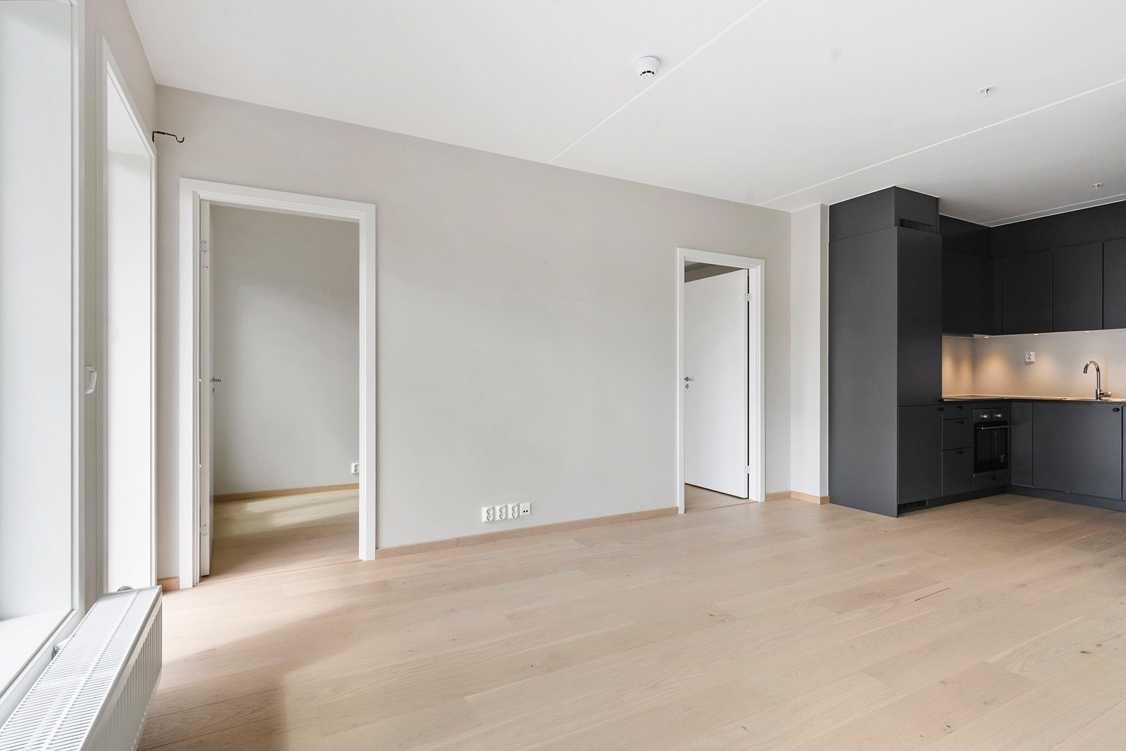 Til hovedsoverommet er det praktisk inngang på begge sider. Galleribilde