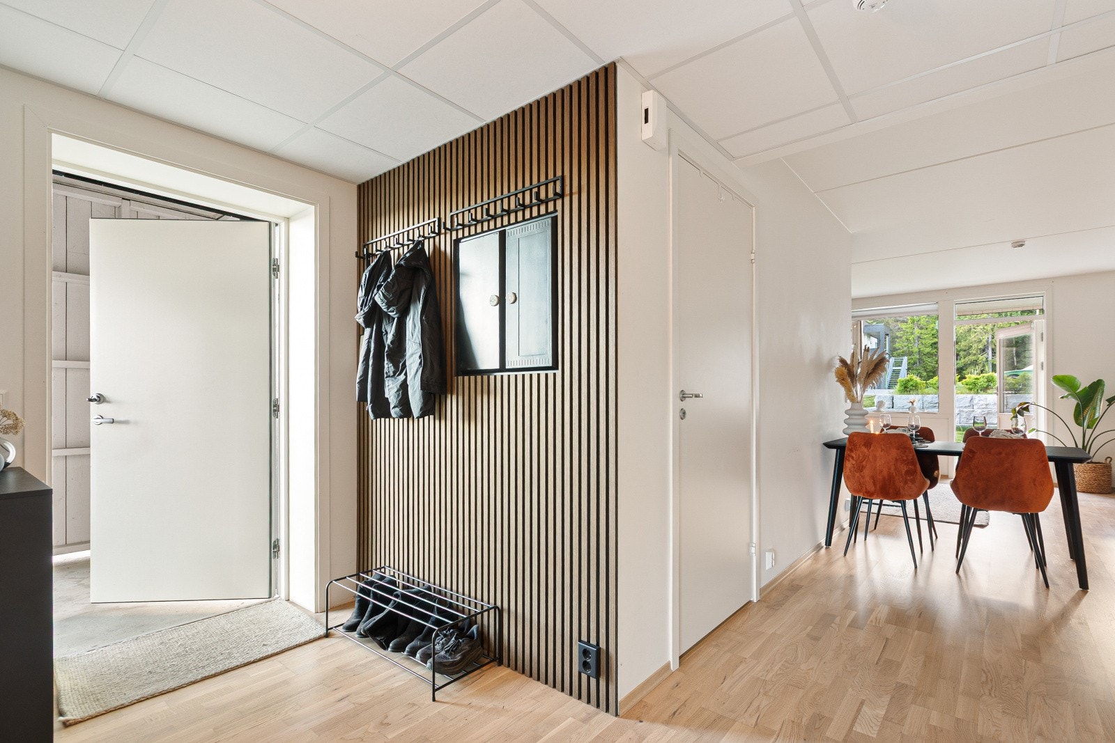 Entréen har også plass til et skoskap eller en annen kommode som gir ekstra oppbevaring. Galleribilde