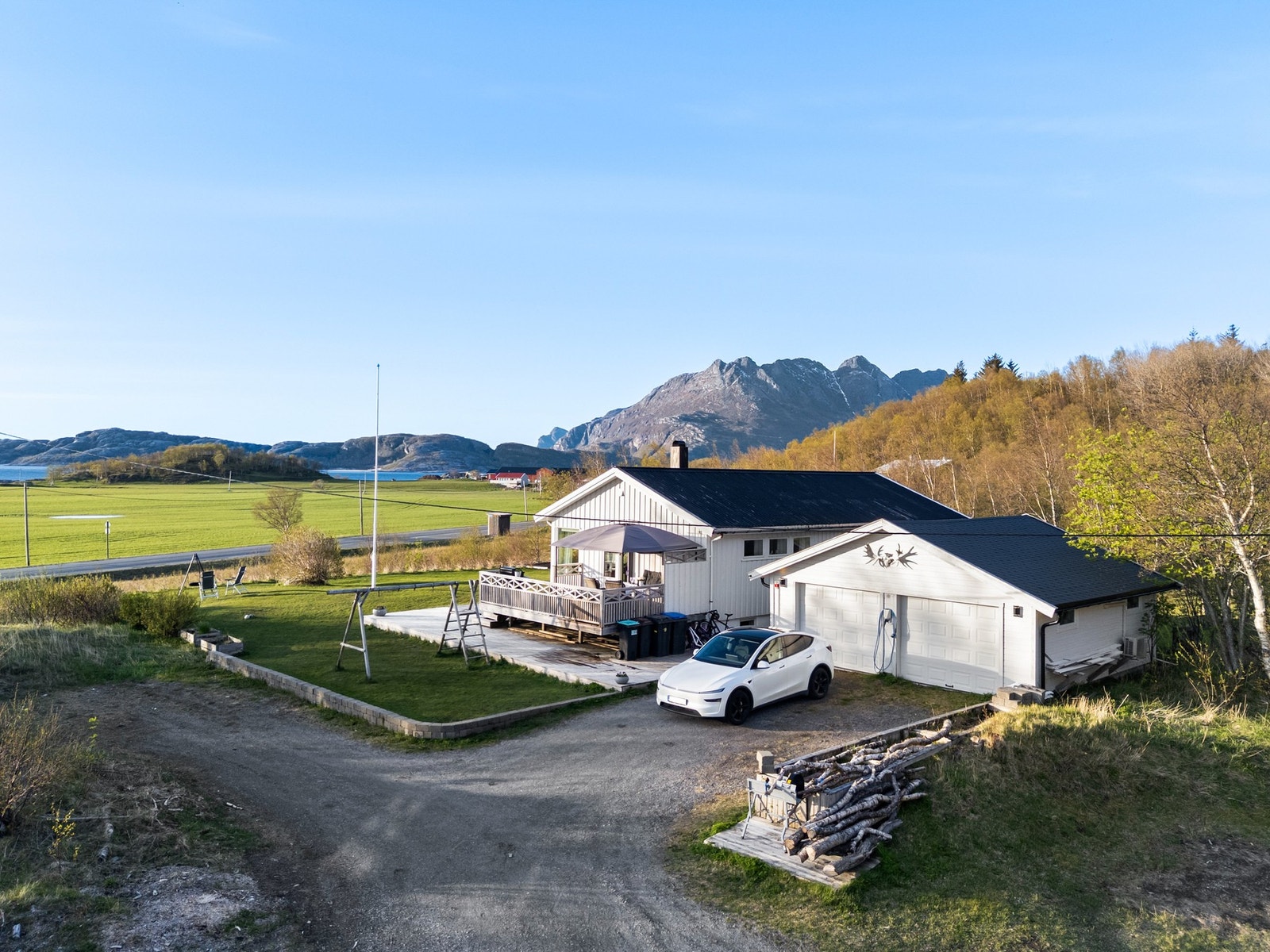 Boligen ligger idyllisk til på vakre Norsia Galleribilde
