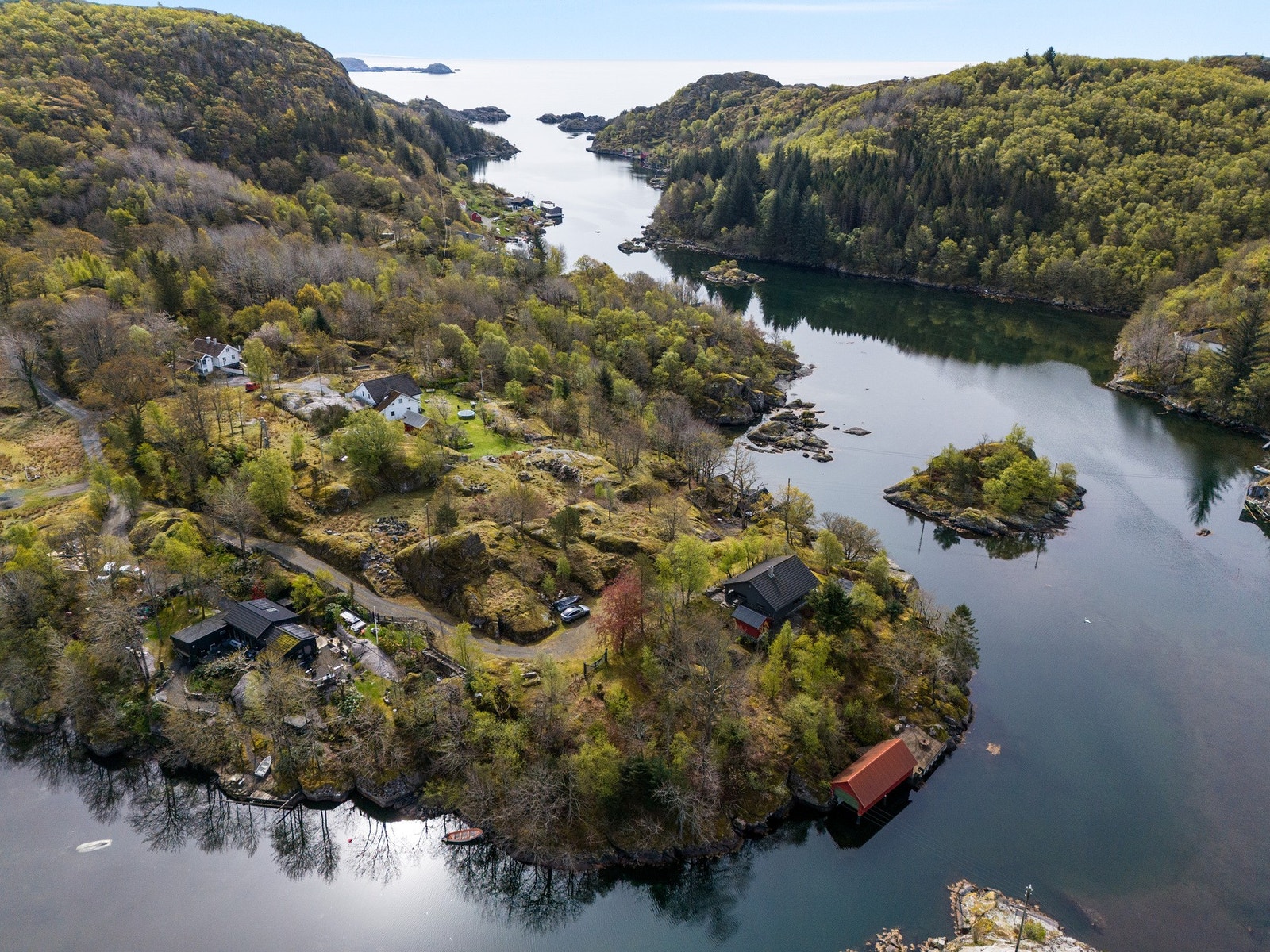 Spektakulær utsikt over sjø og skjærgård Galleribilde