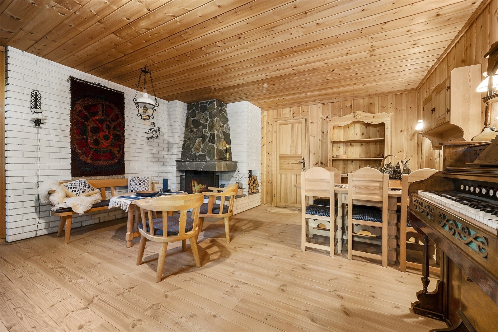 Hall/kjellerstue i u-etg. Galleribilde