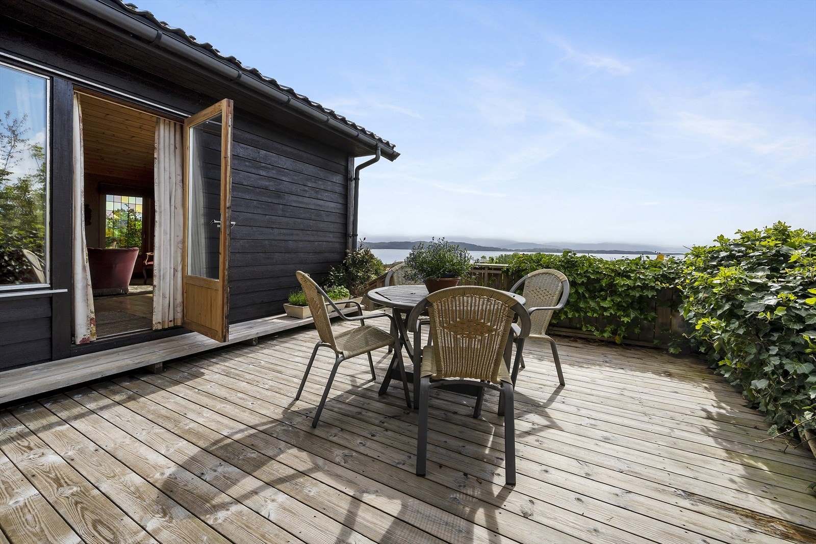 Terrasse utenfor stue Galleribilde