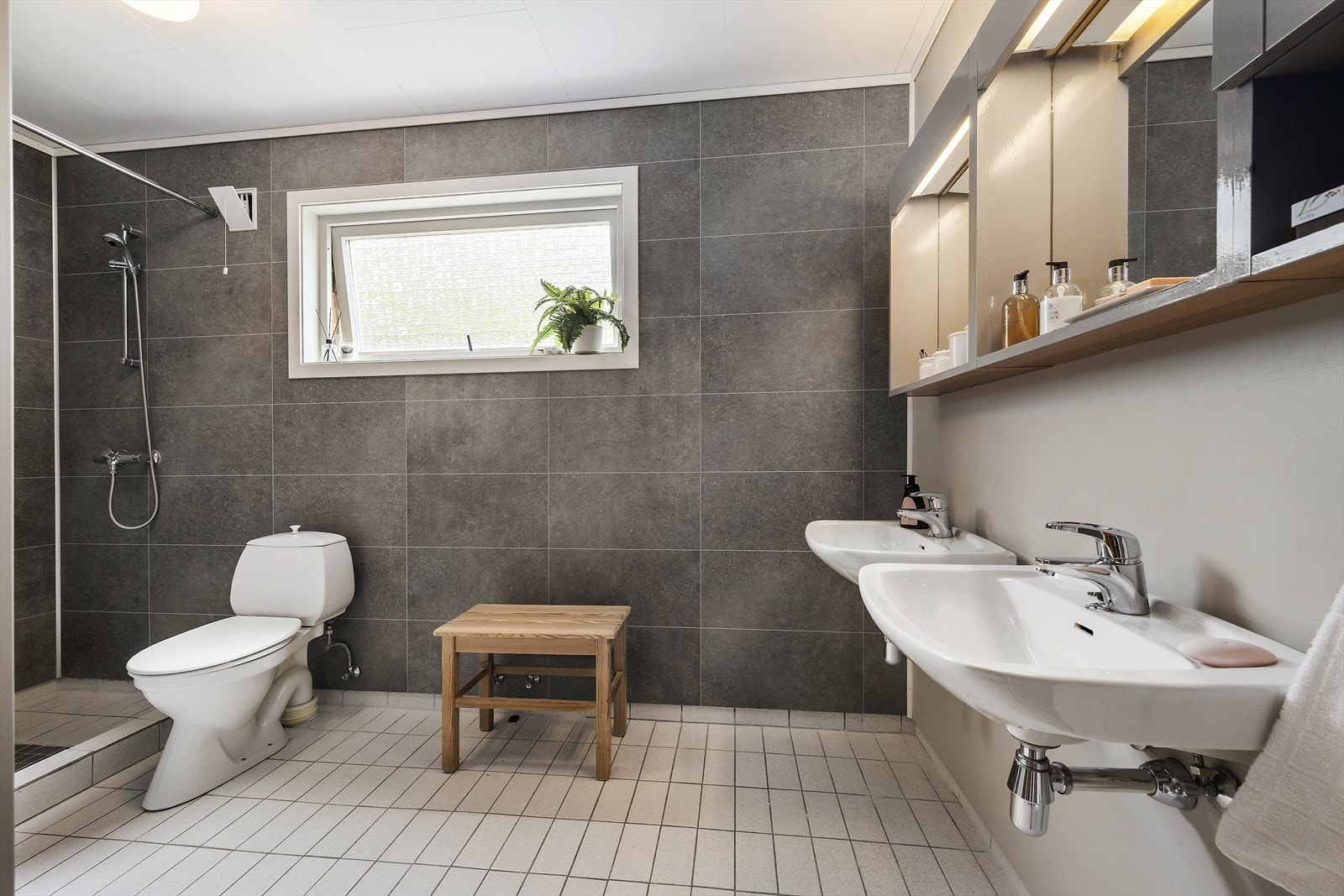 Bad/wc i 1. etg. Galleribilde