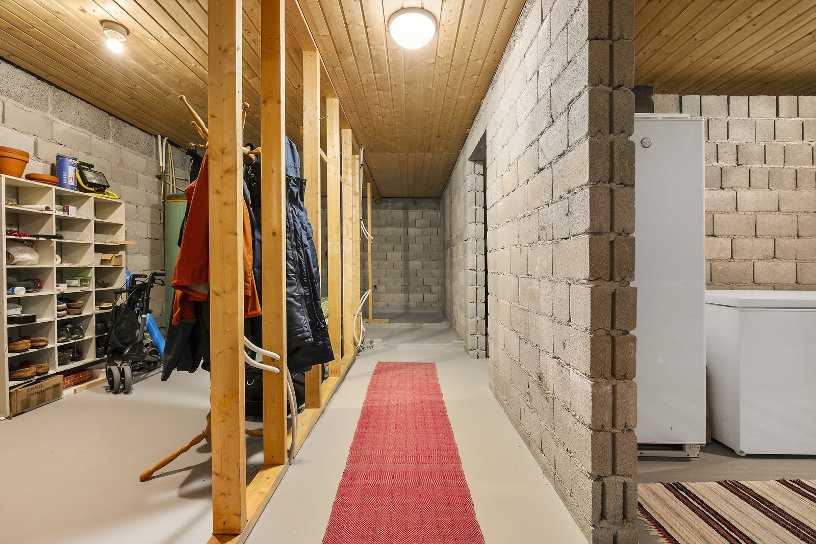 Det er rikelig med bodplass i u-etg. Galleribilde