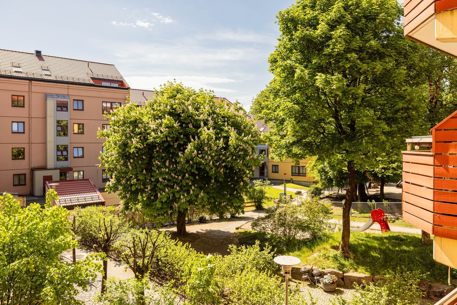 Gårdsrom. Galleribilde