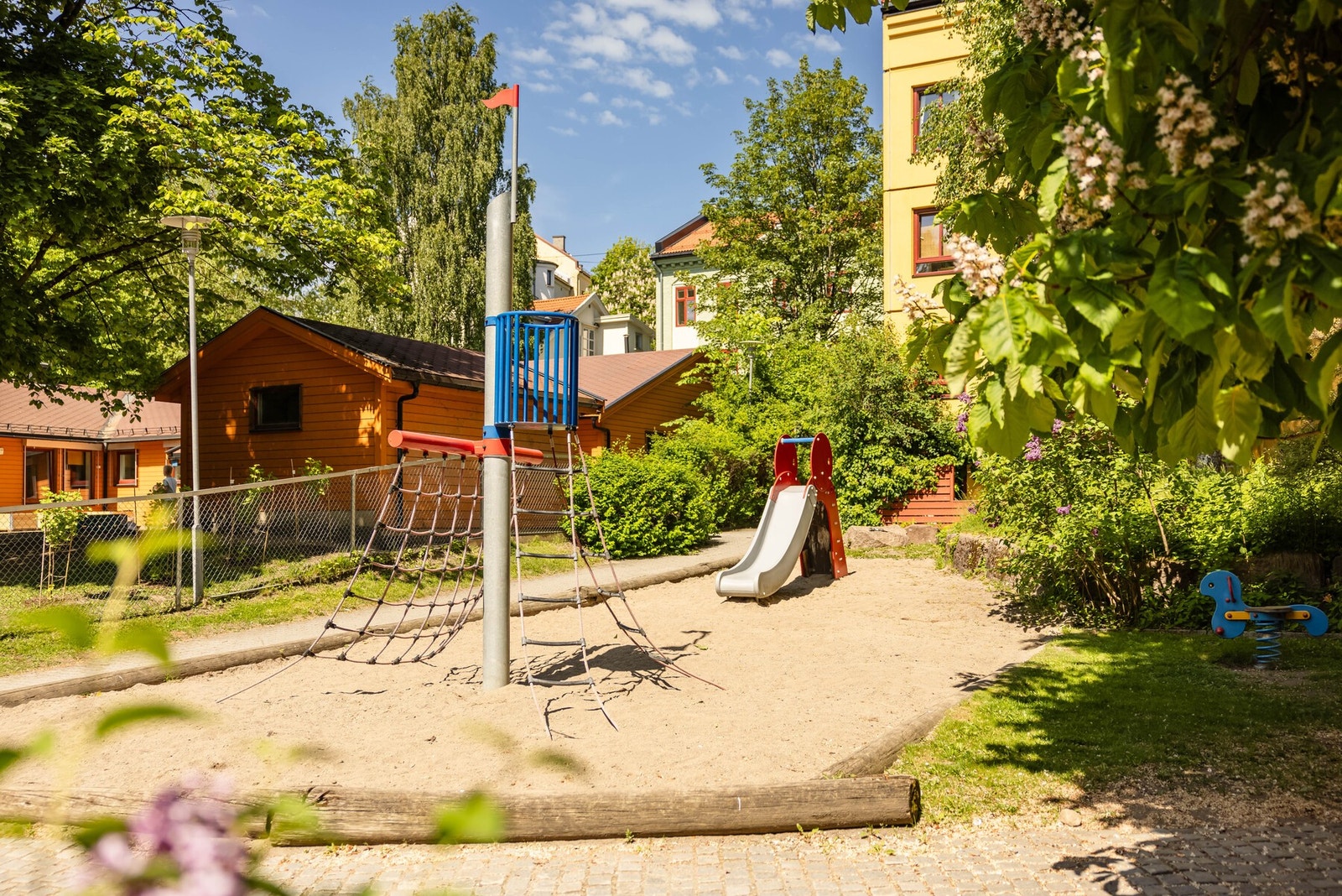 Gårdsrom. Galleribilde
