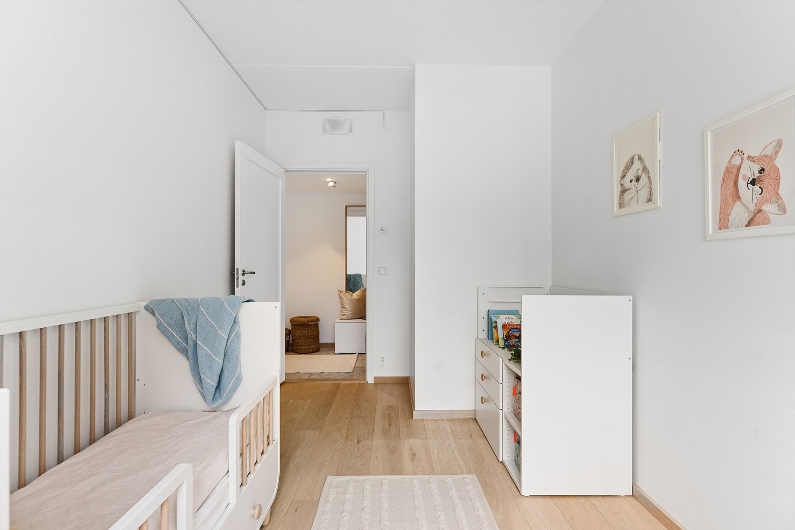 Barnerom/soverom nr. 3 av god størrelse (8,36 m²) Galleribilde