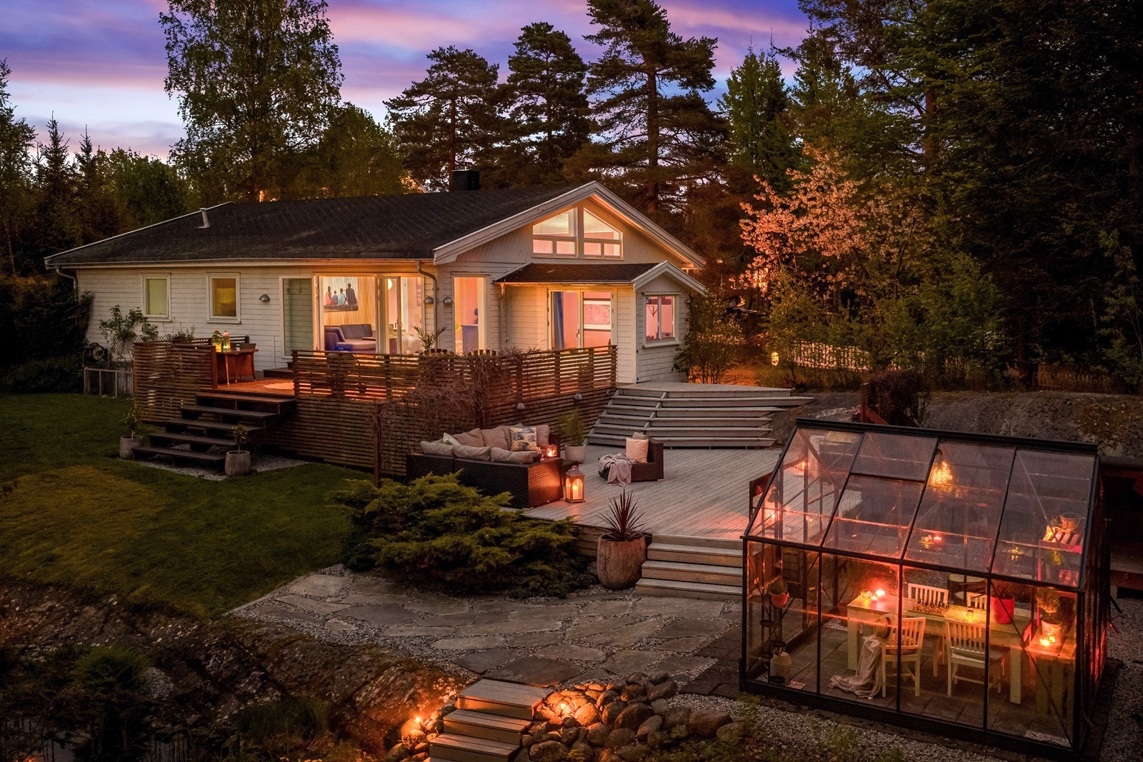 Her får du en helt spesiell kombinasjon av privatliv, natur og stemningsidyll samtidig som det er sentralt og praktisk! Galleribilde