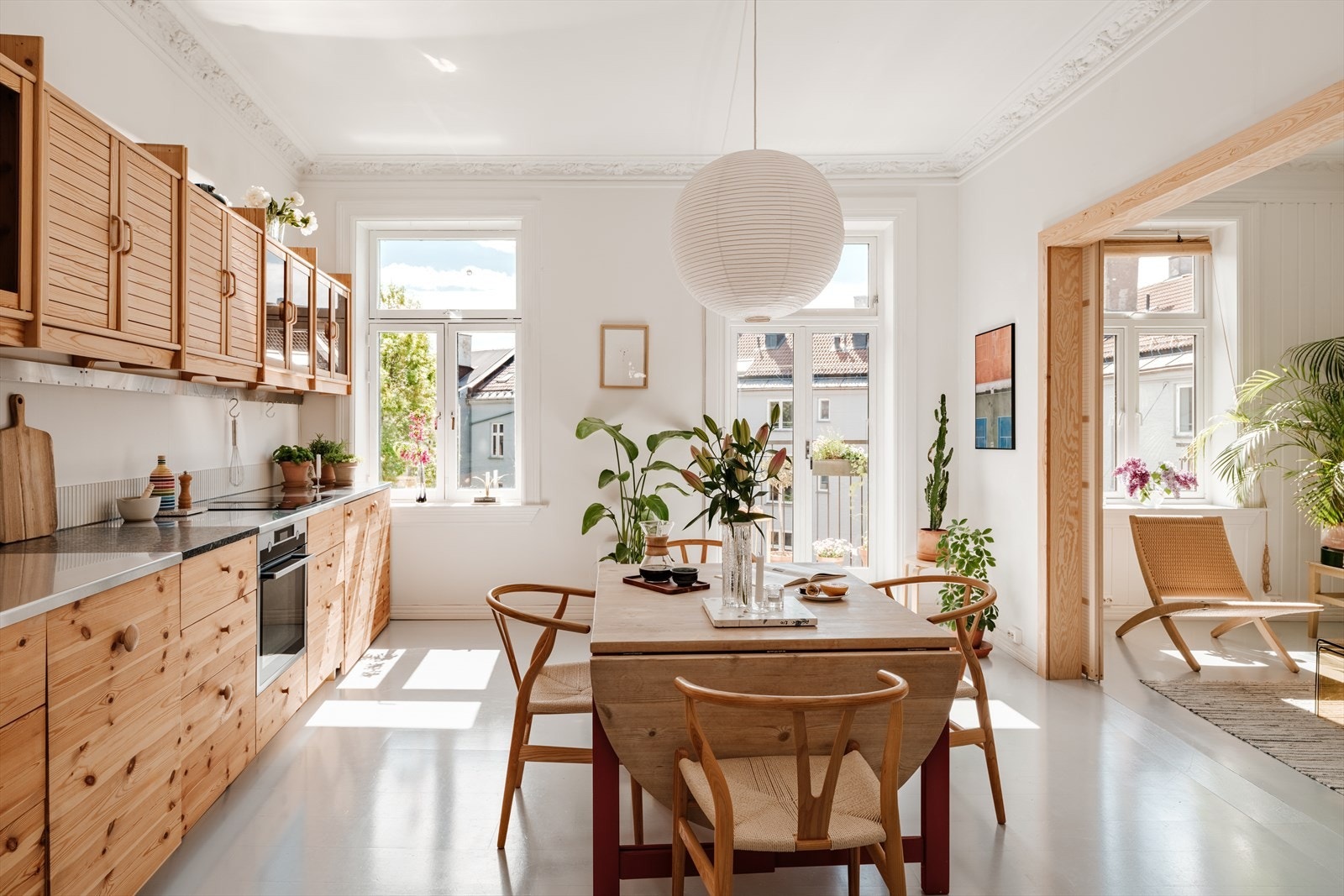 Velkommen til en nydelig og klassisk bygårdsperle i Oskar Braatens plass 2 - presentert av Caroline Ephraim v/ Nordvik! Foto: Paul-Dan Dragoman Galleribilde
