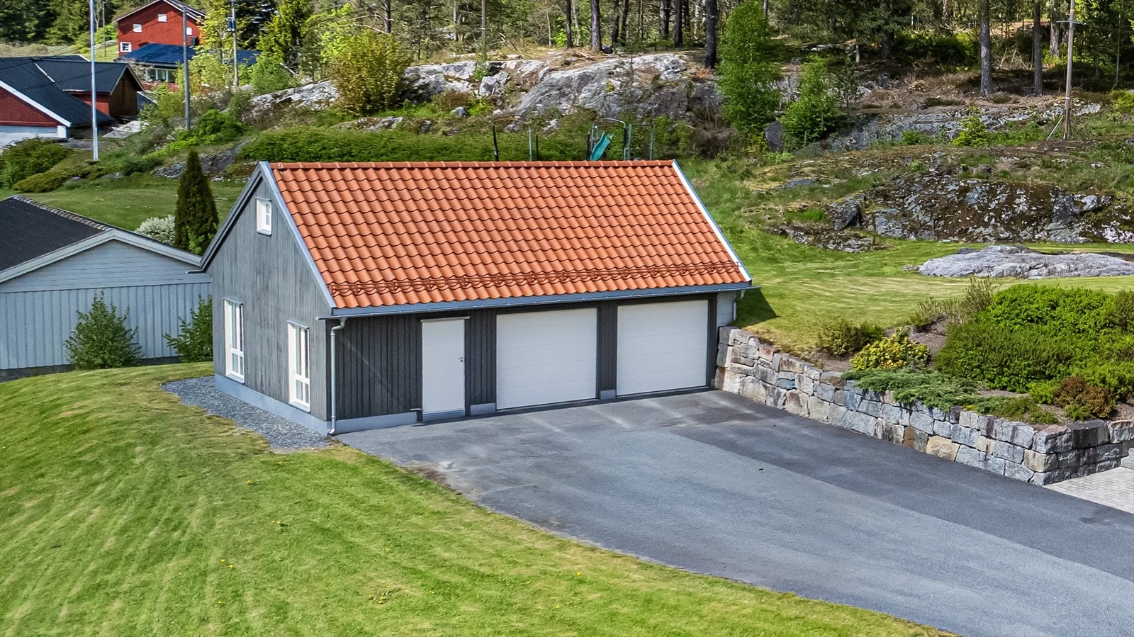 Stor dobbelgarasje Galleribilde