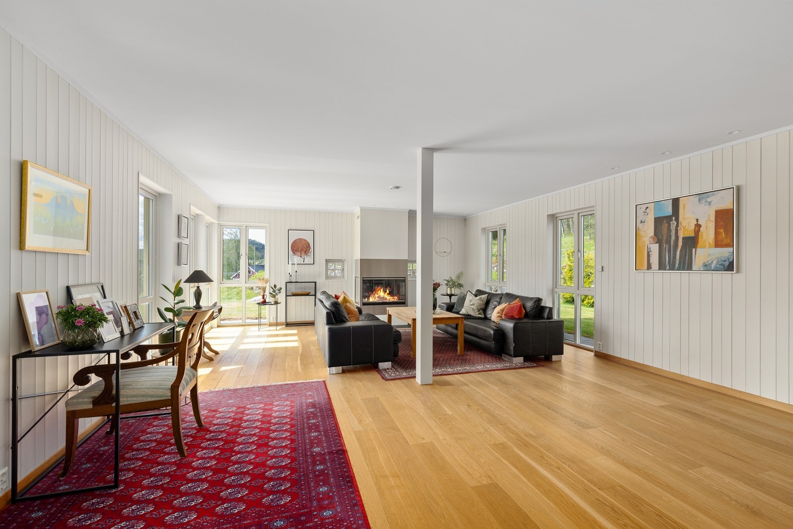 Stor og flott stue med god plass til møblement. Galleribilde