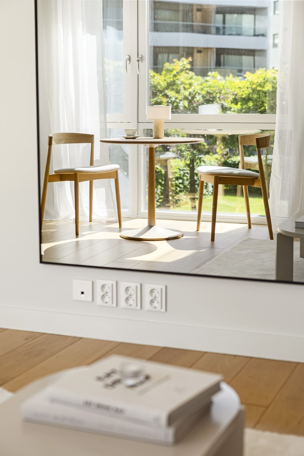 Stikkontakter ble nylig oppgradert til Elko plus, kjent for sitt minimalistiske, flate og moderne utseende som bygger svært lite ut fra veggen. Galleribilde